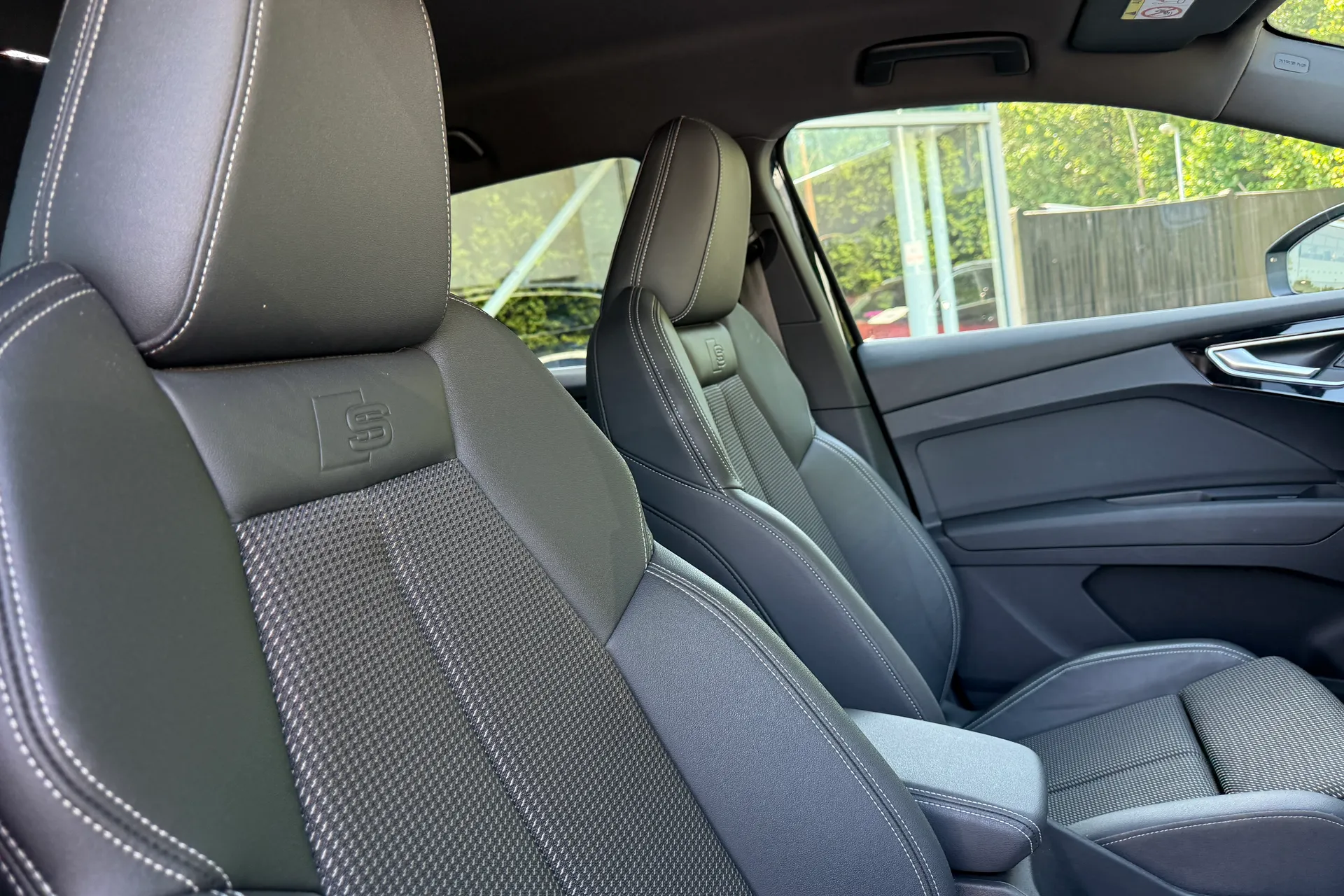 Audi Q4 thumbnail image number 30