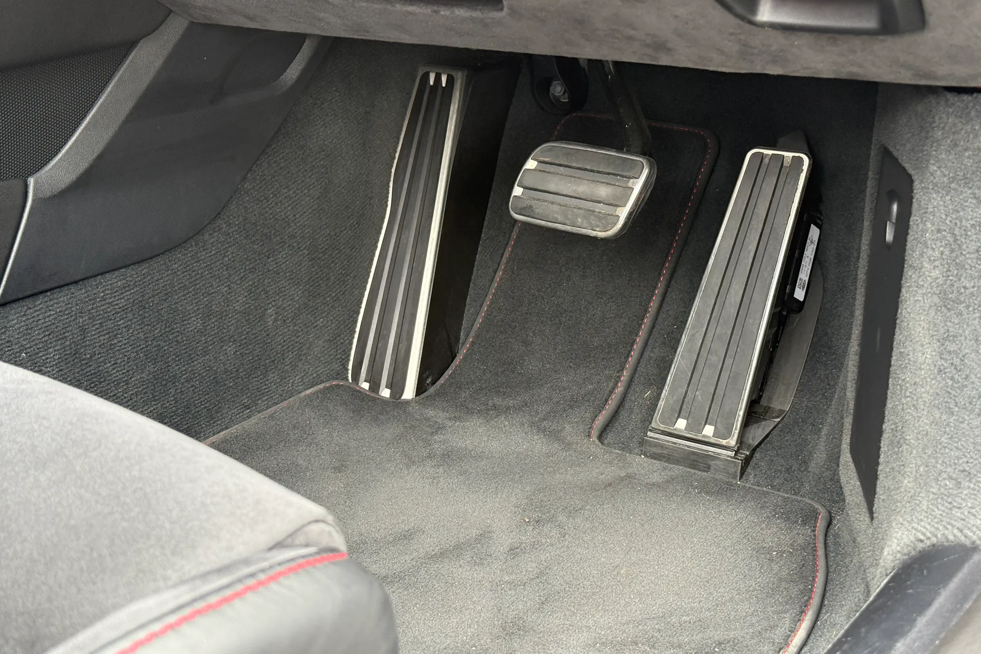 Porsche 911 thumbnail image number 20