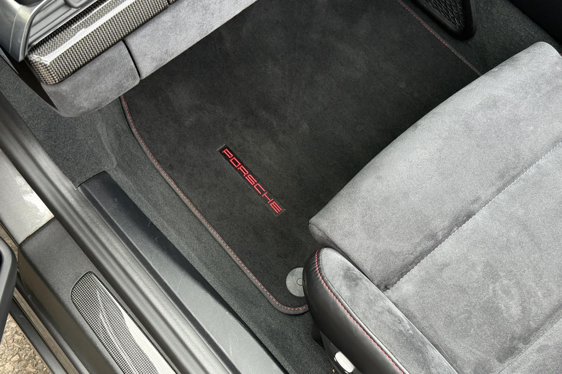 Porsche 911 thumbnail image number 24