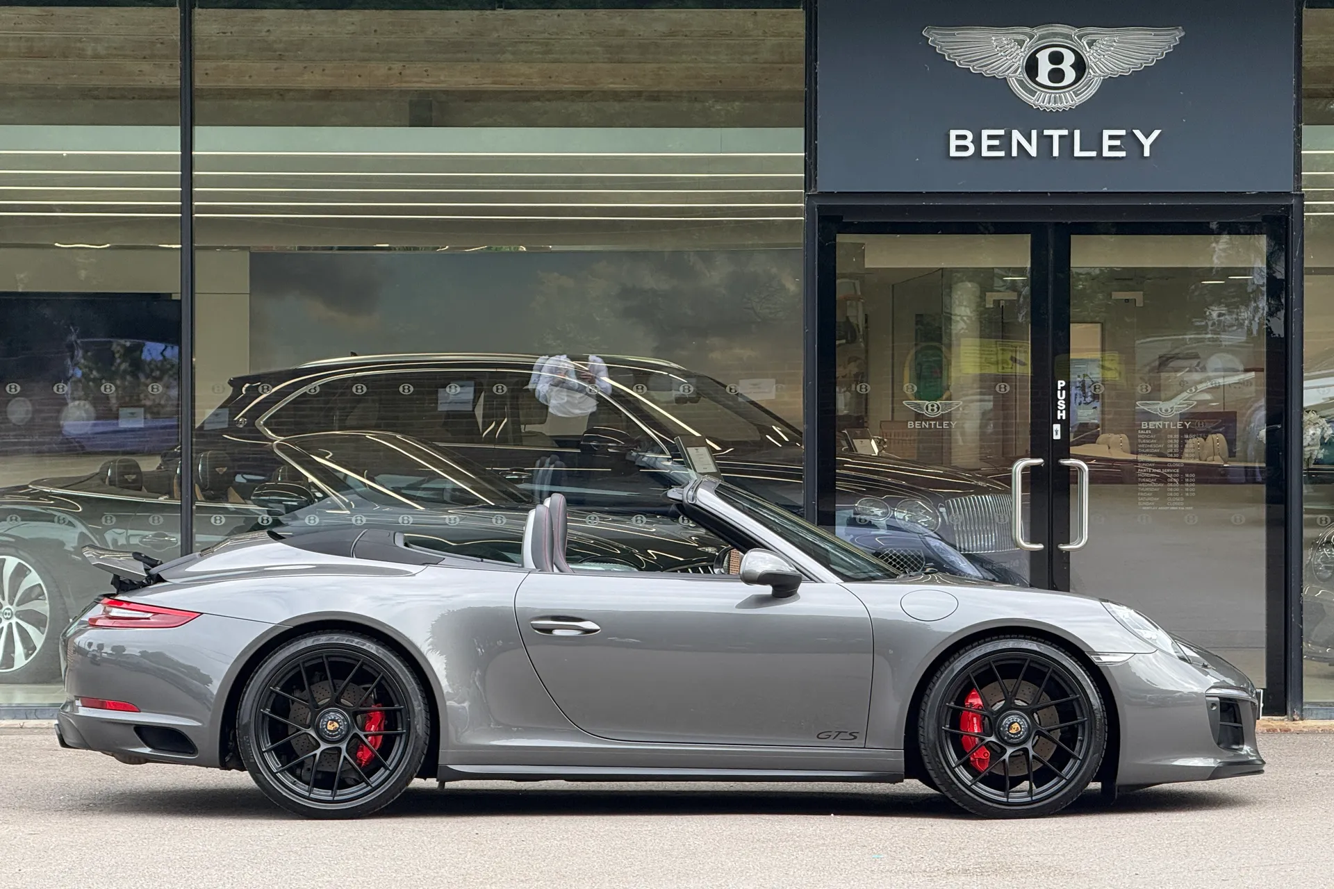 Porsche 911 thumbnail image number 4