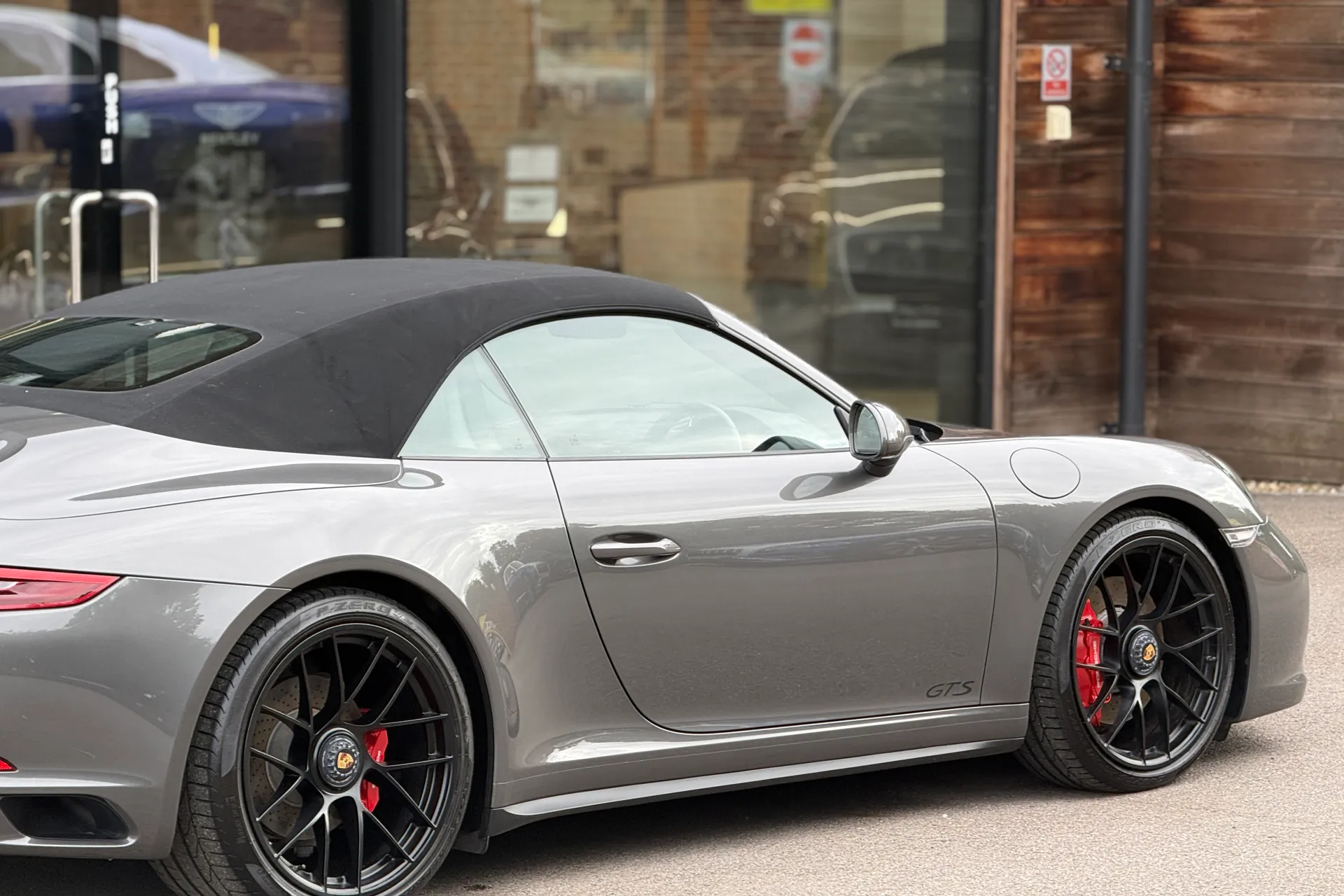 Porsche 911 thumbnail image number 45