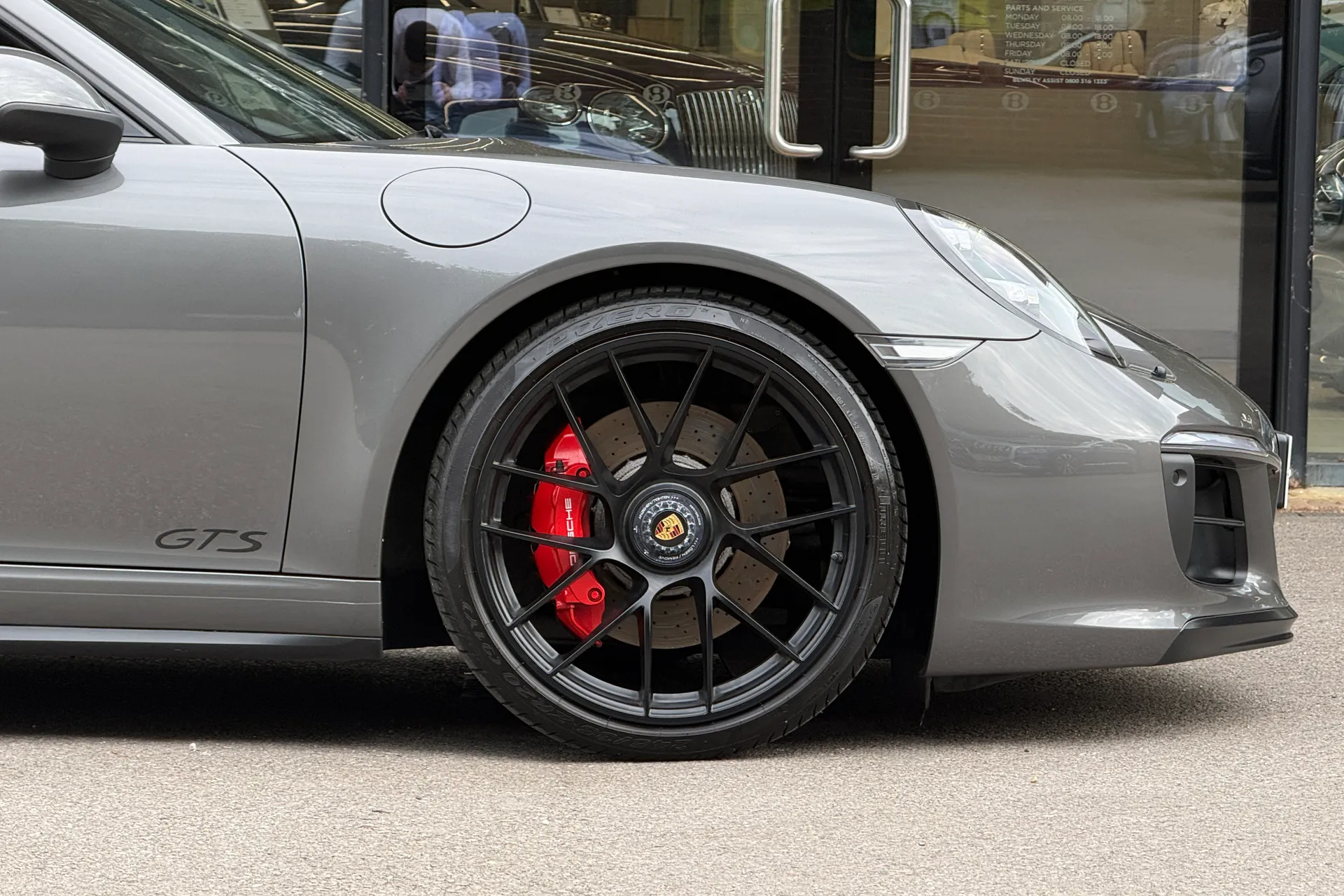 Porsche 911 thumbnail image number 10