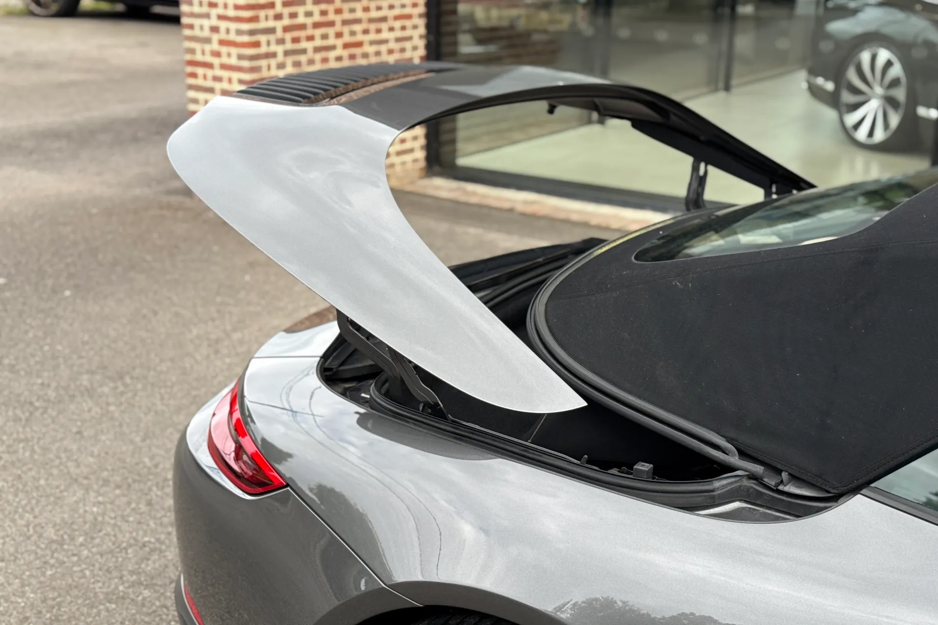 Porsche 911 thumbnail image number 46
