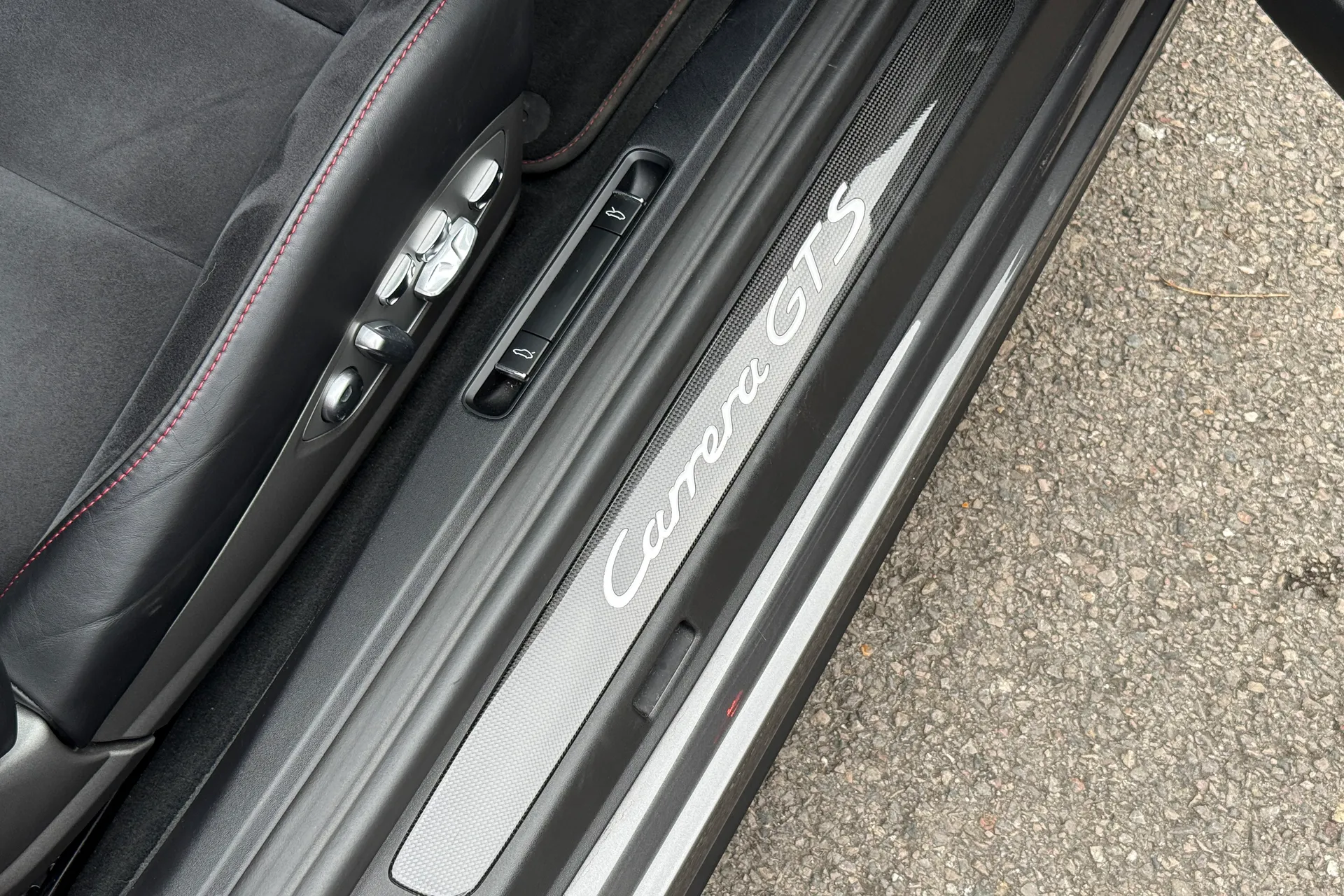 Porsche 911 thumbnail image number 12