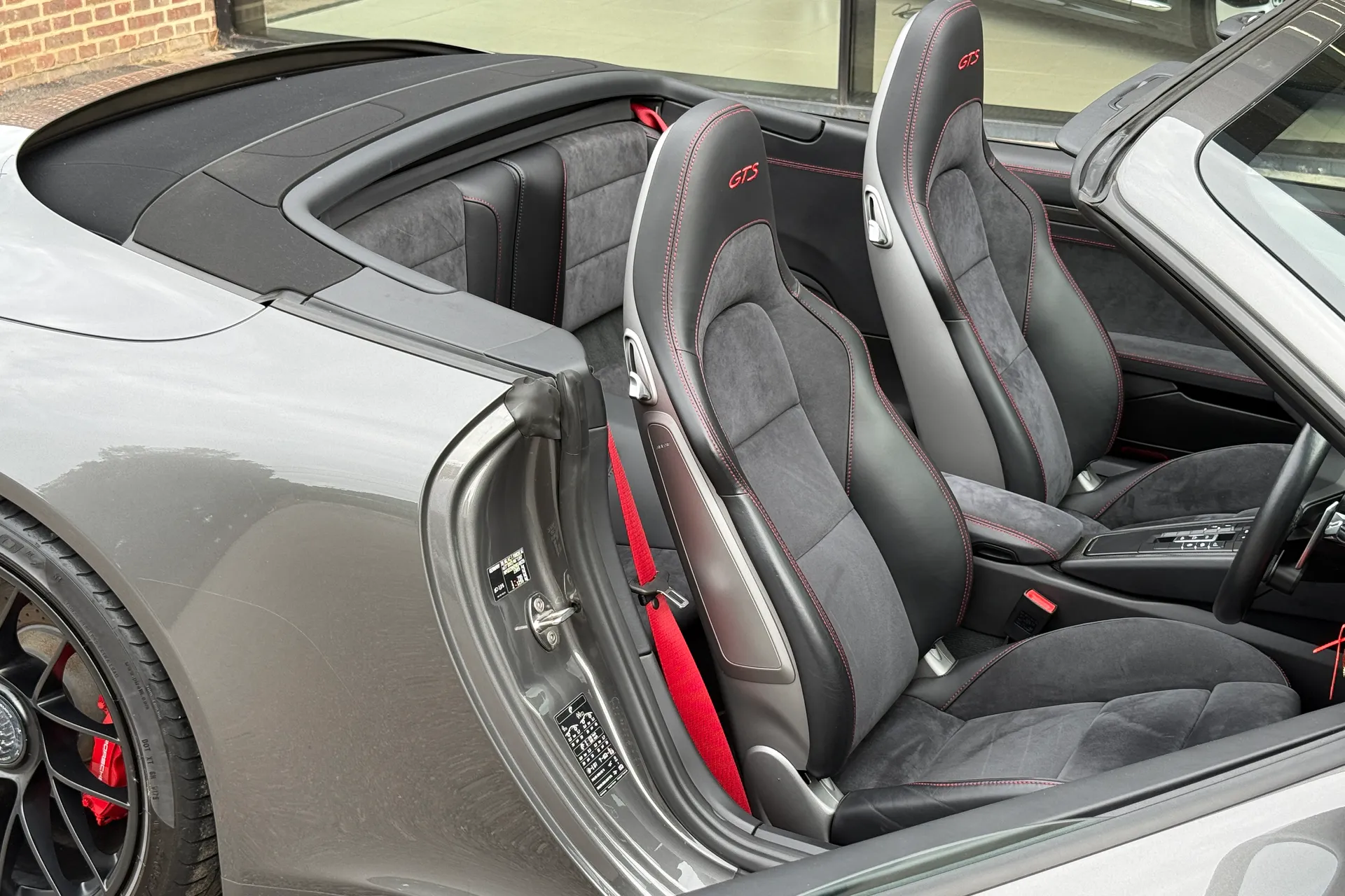 Porsche 911 thumbnail image number 15