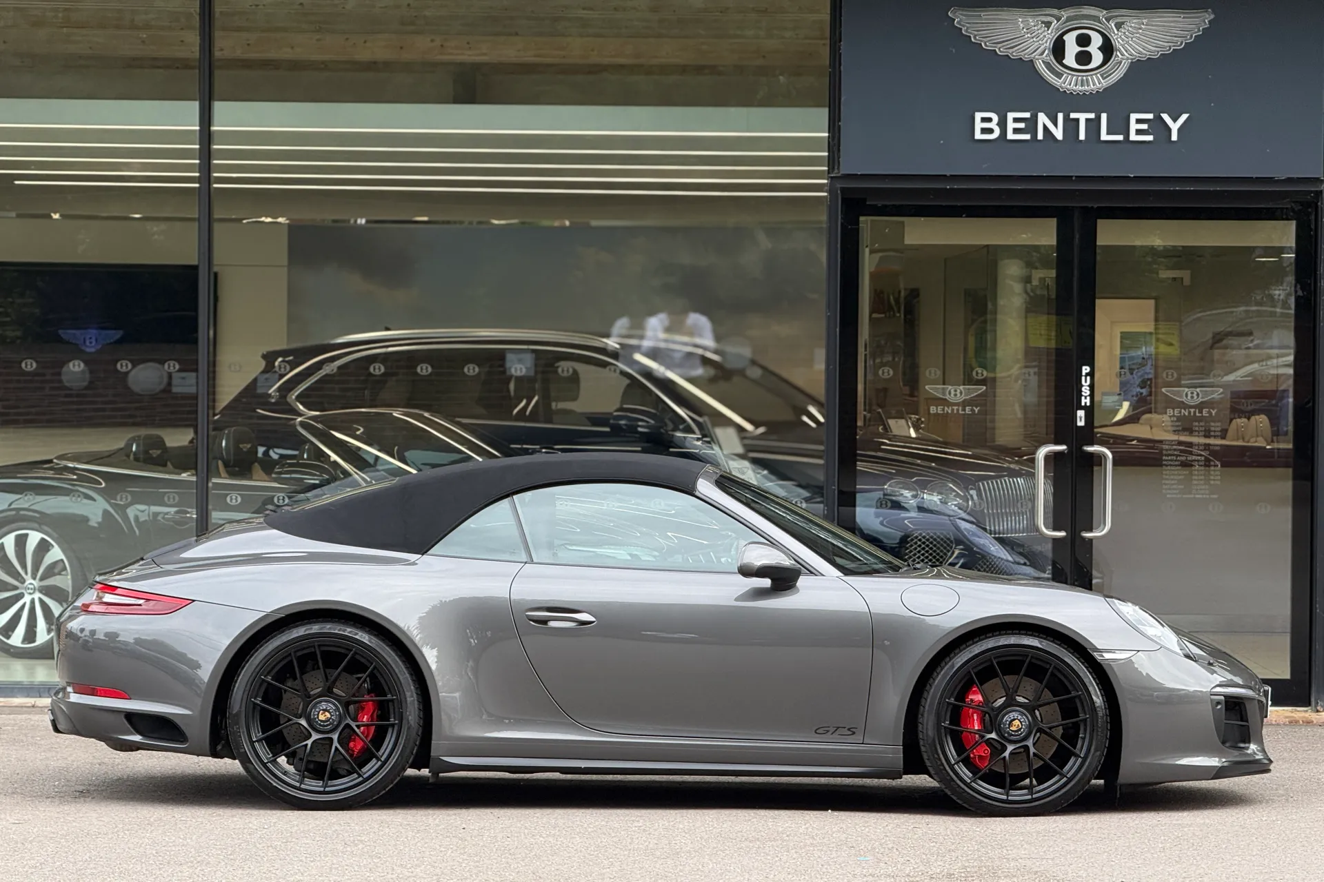 Porsche 911 thumbnail image number 40