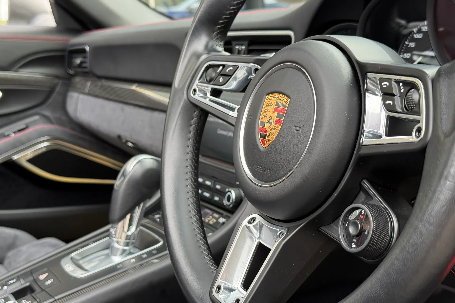 Porsche 911 thumbnail image number 18
