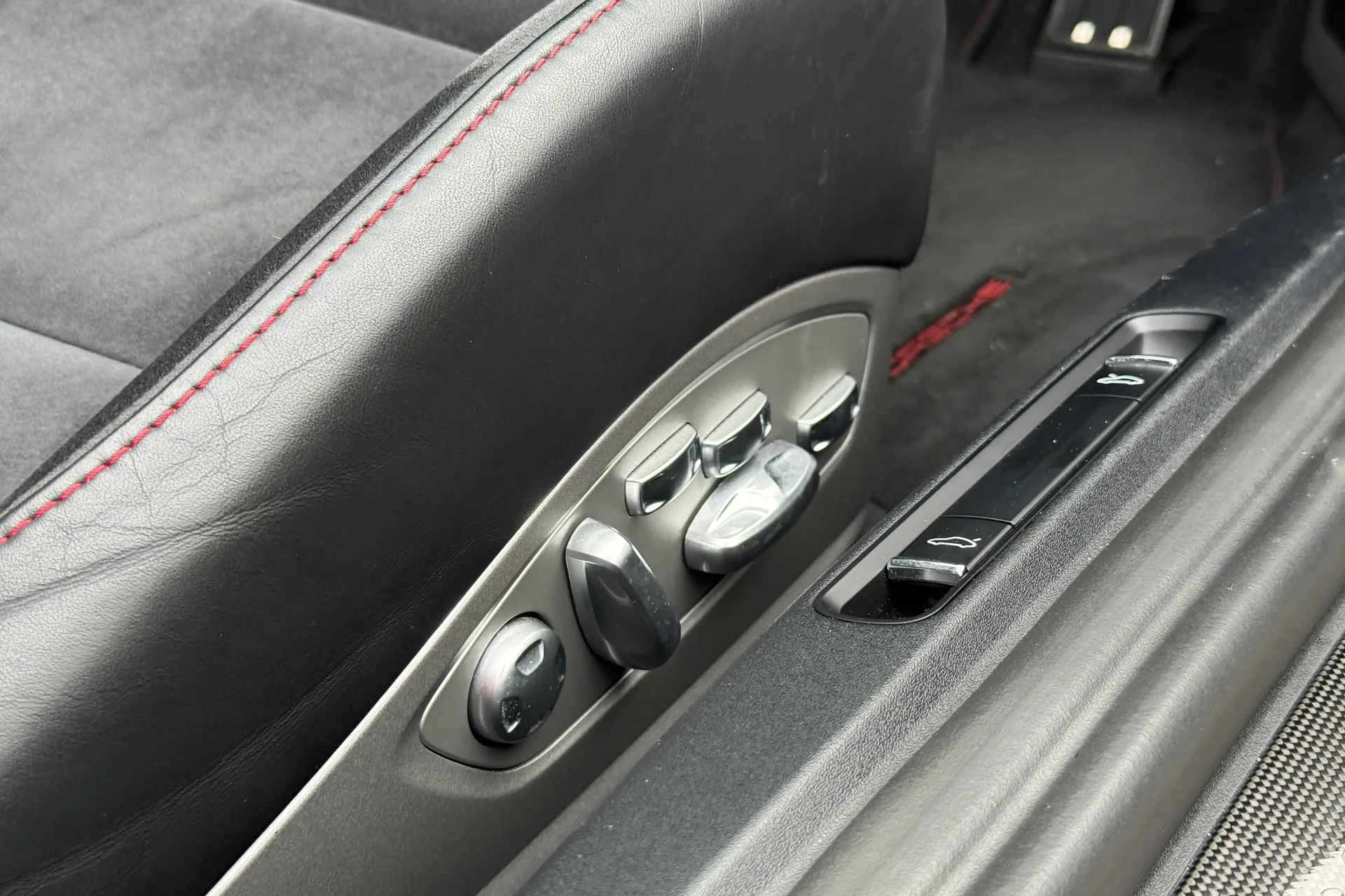 Porsche 911 thumbnail image number 11