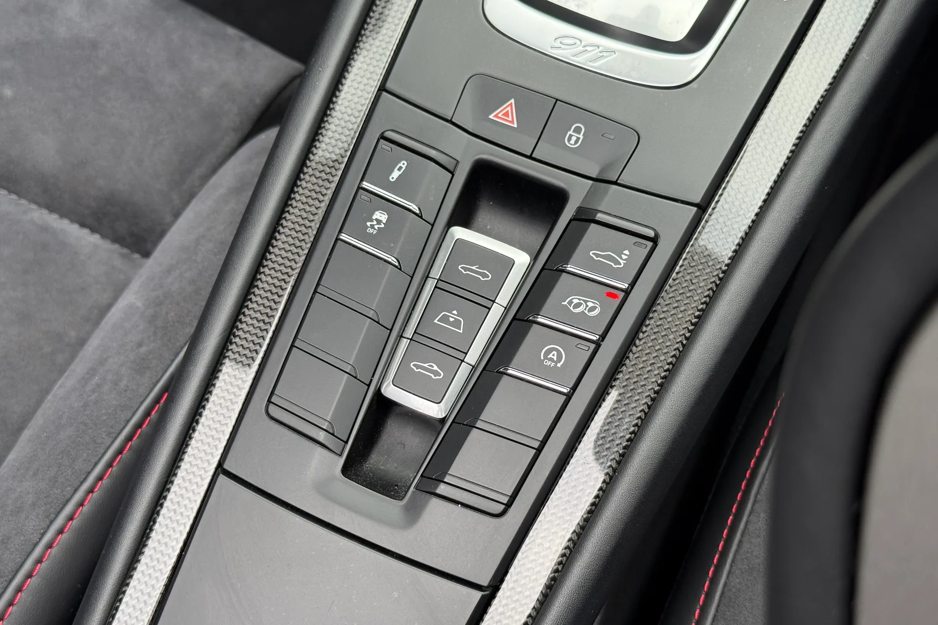 Porsche 911 thumbnail image number 33