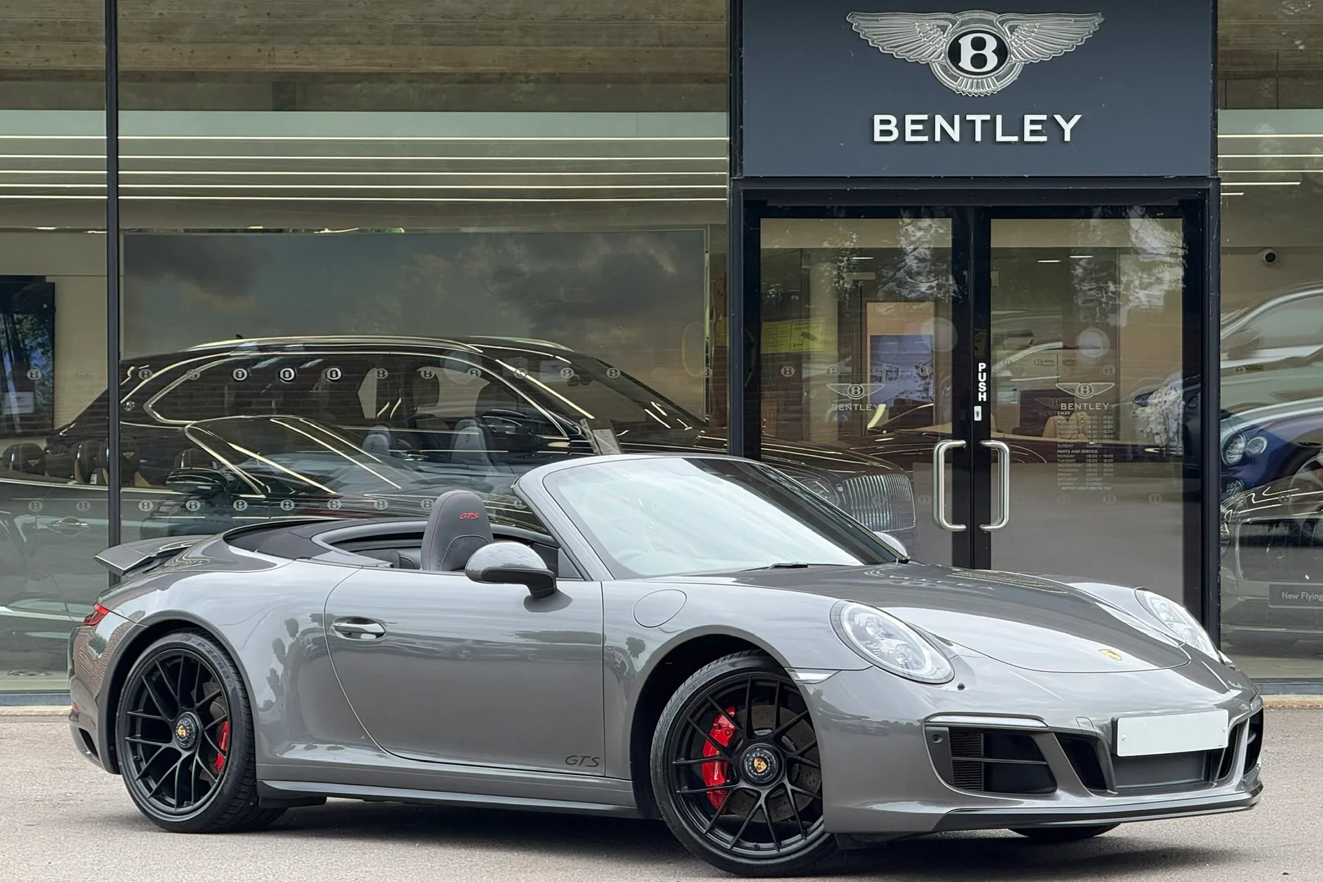 Porsche 911 focused image