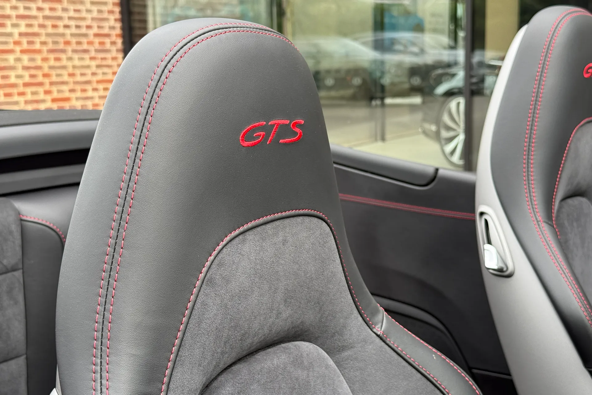 Porsche 911 thumbnail image number 17