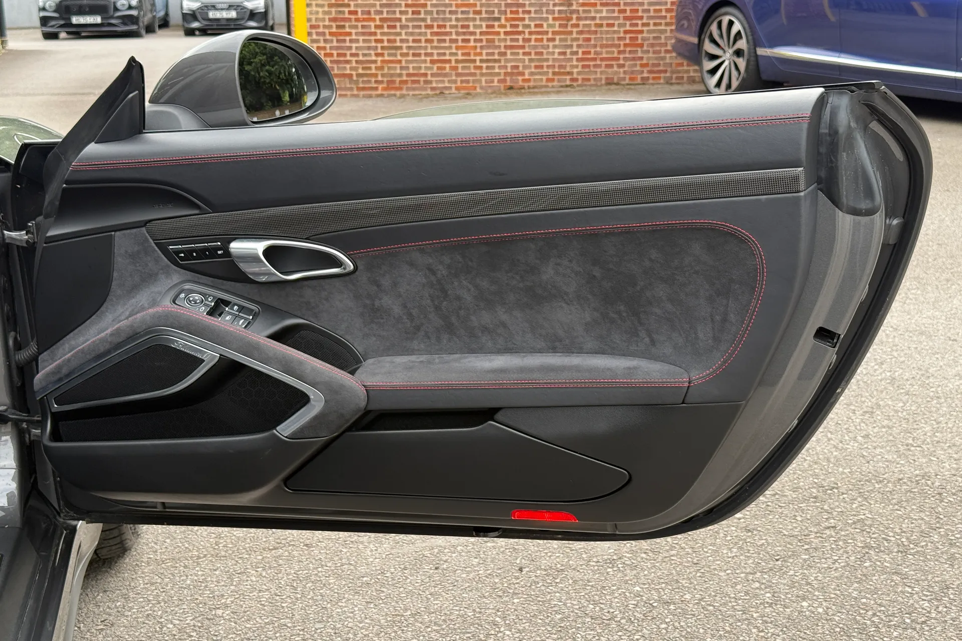 Porsche 911 thumbnail image number 13
