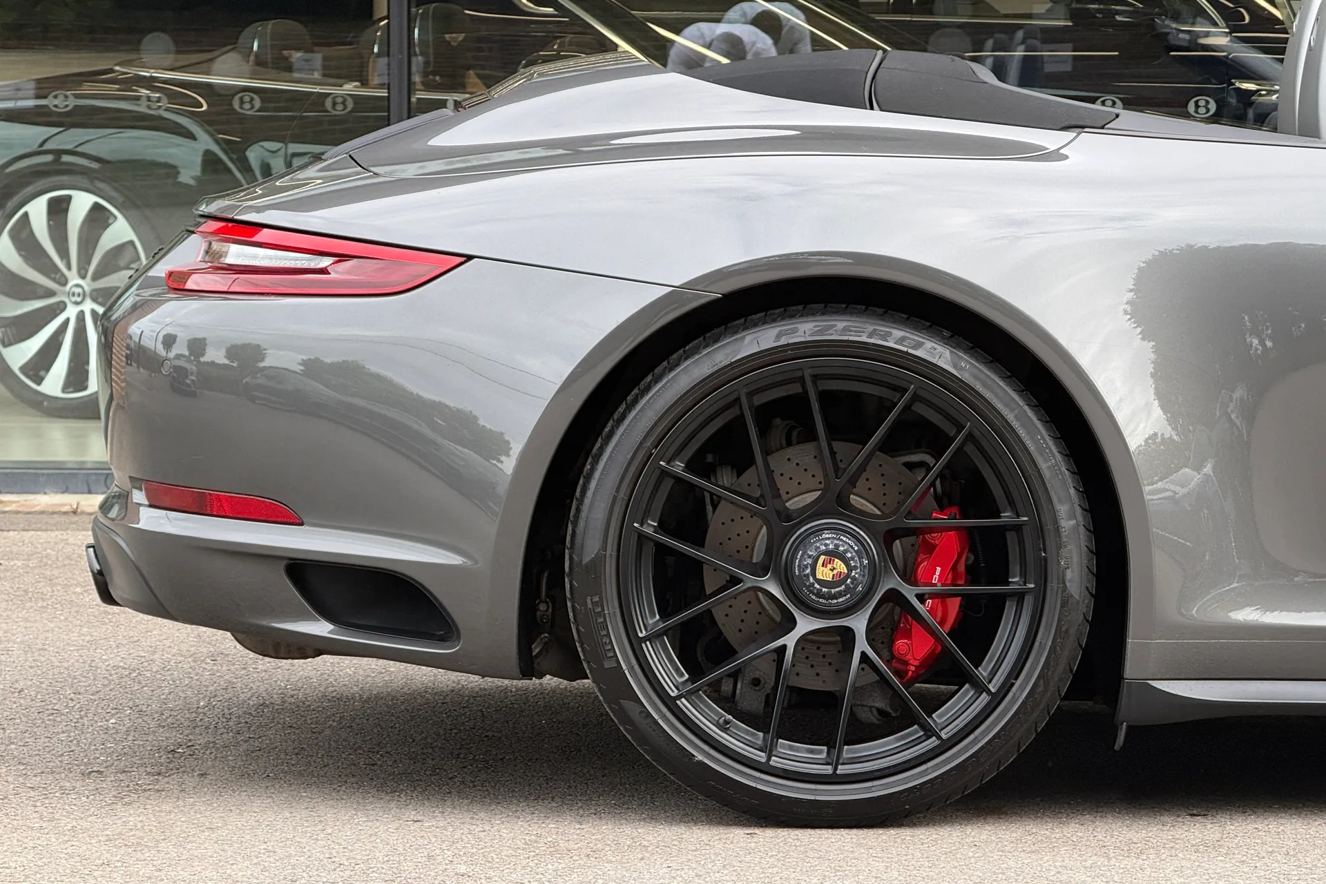 Porsche 911 thumbnail image number 9