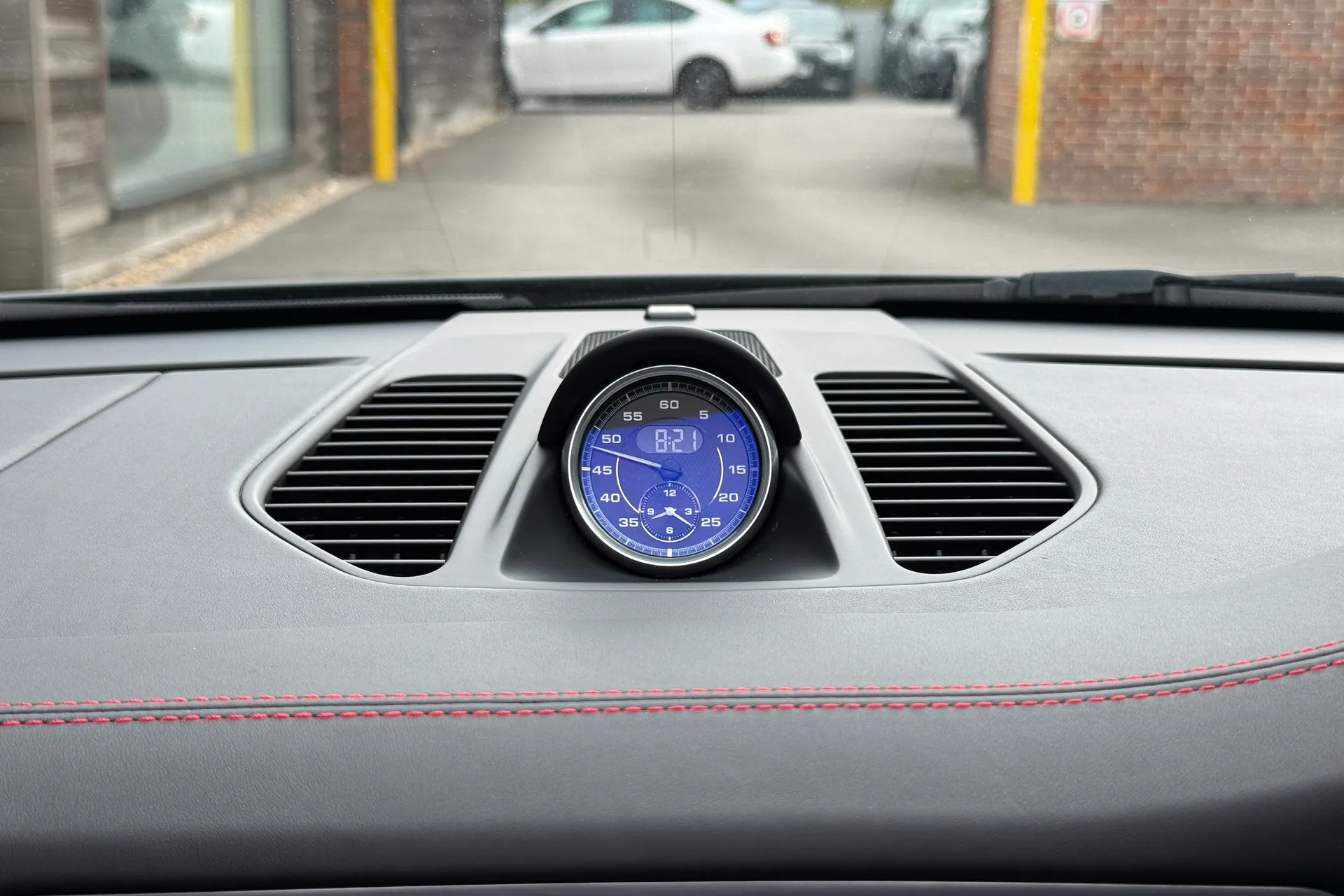 Porsche 911 thumbnail image number 34