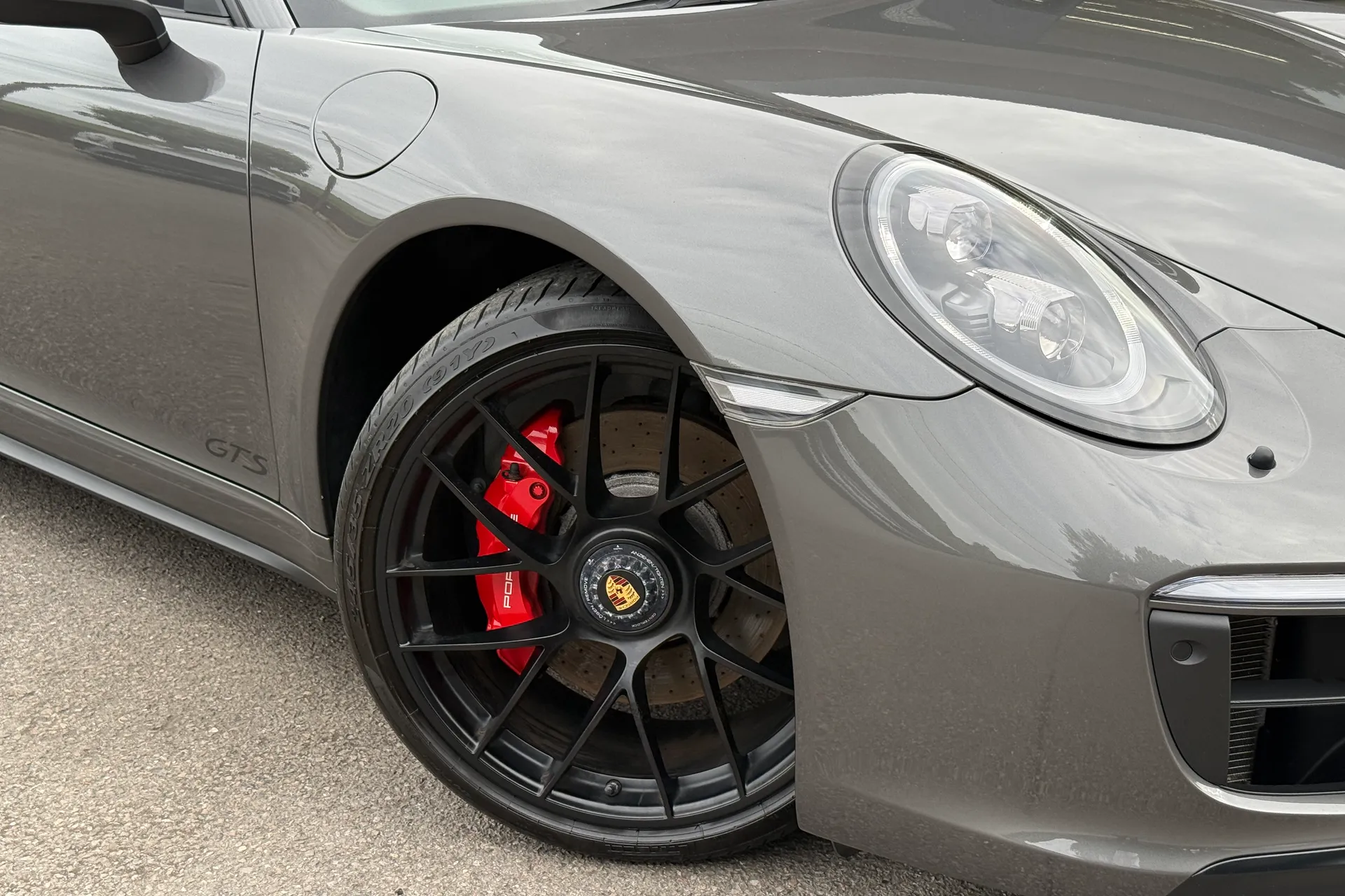 Porsche 911 thumbnail image number 2