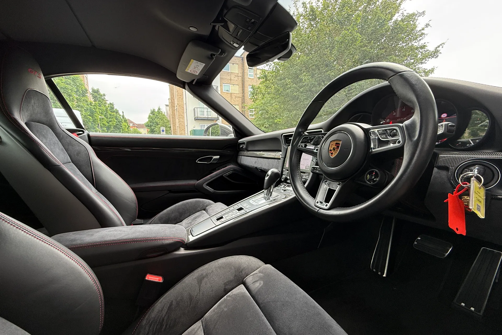 Porsche 911 thumbnail image number 10