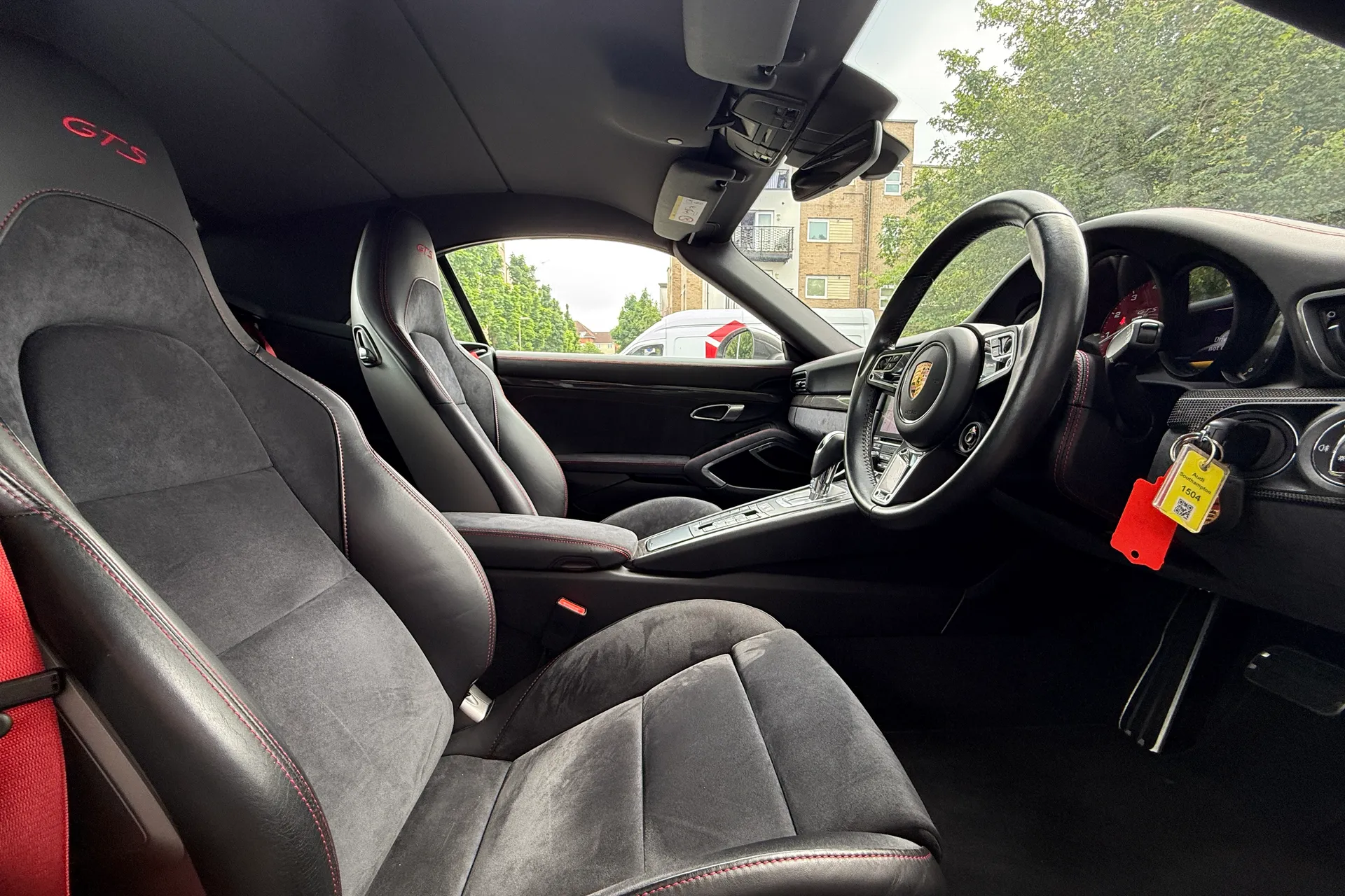 Porsche 911 thumbnail image number 32