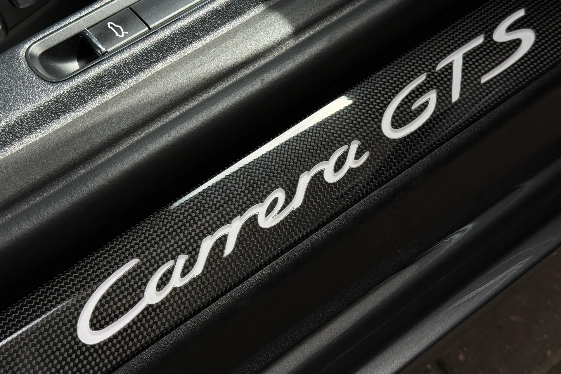 Porsche 911 thumbnail image number 47