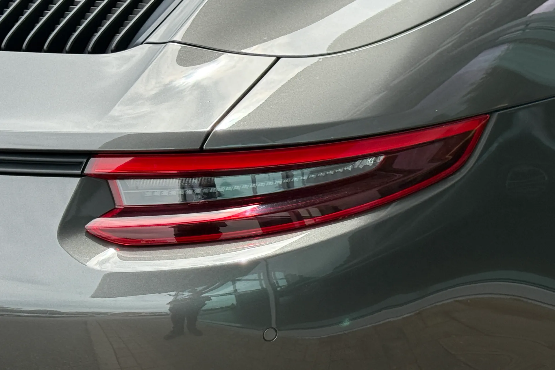 Porsche 911 thumbnail image number 36