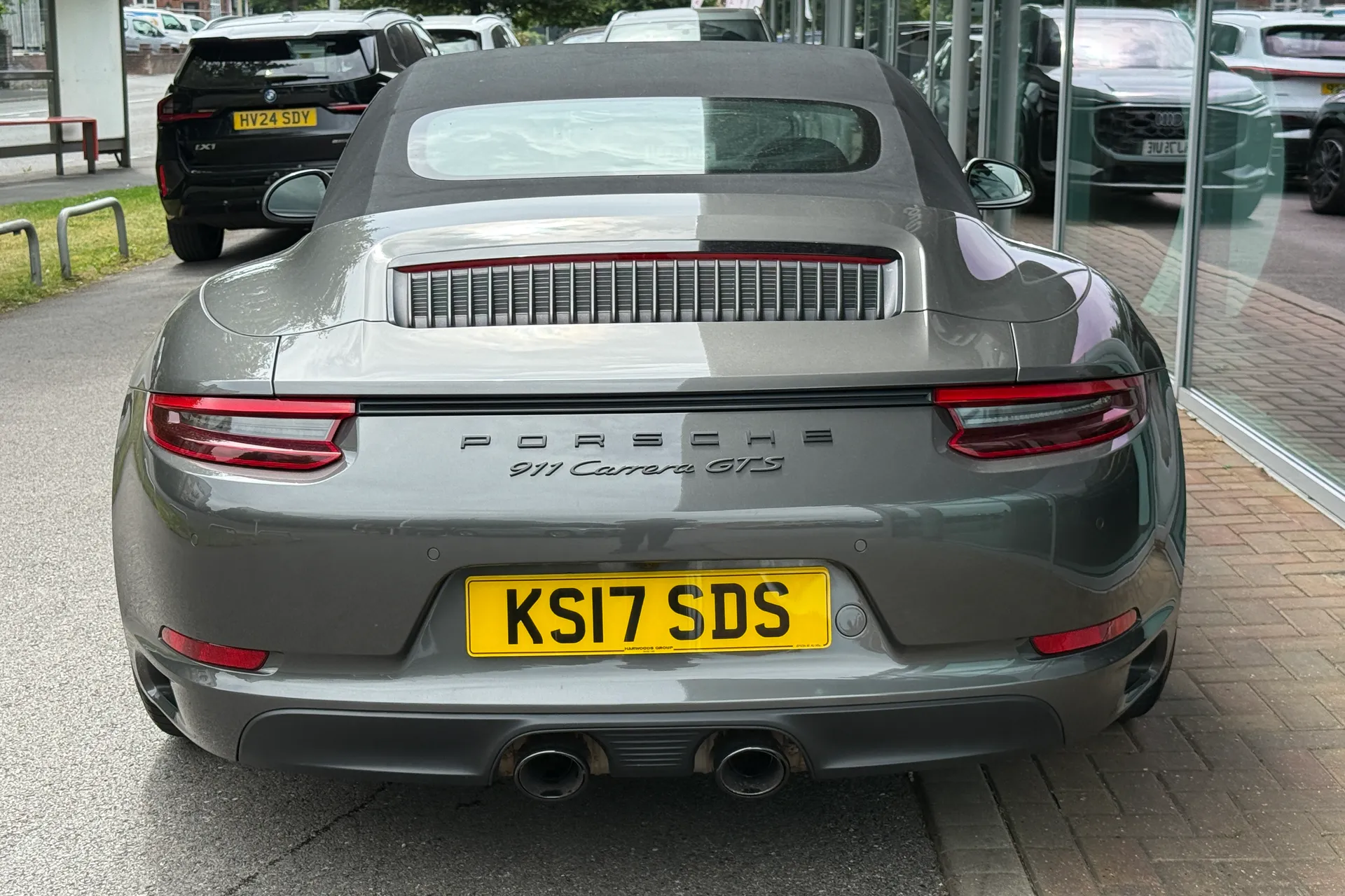 Porsche 911 thumbnail image number 37