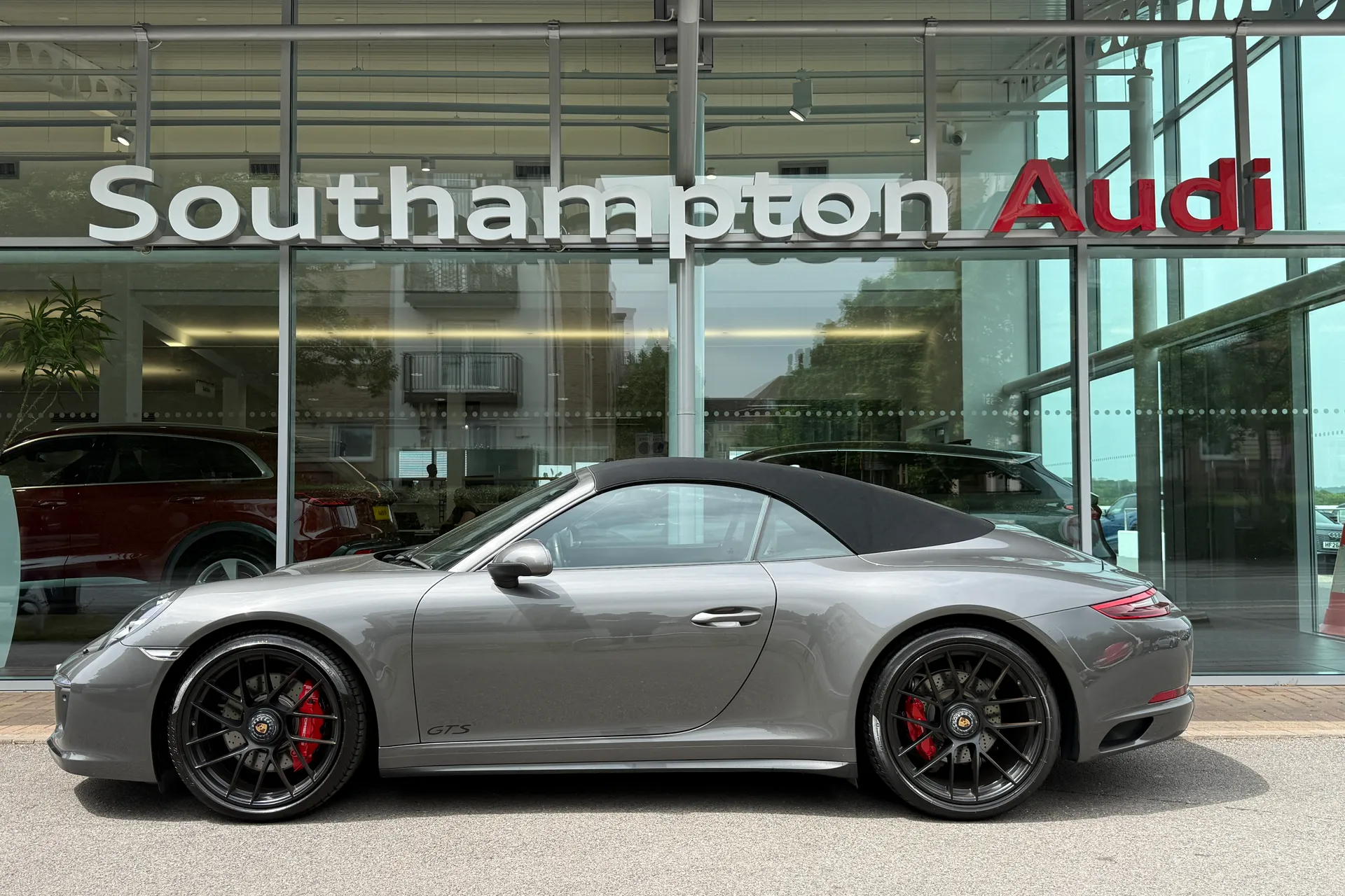 Porsche 911 thumbnail image number 43