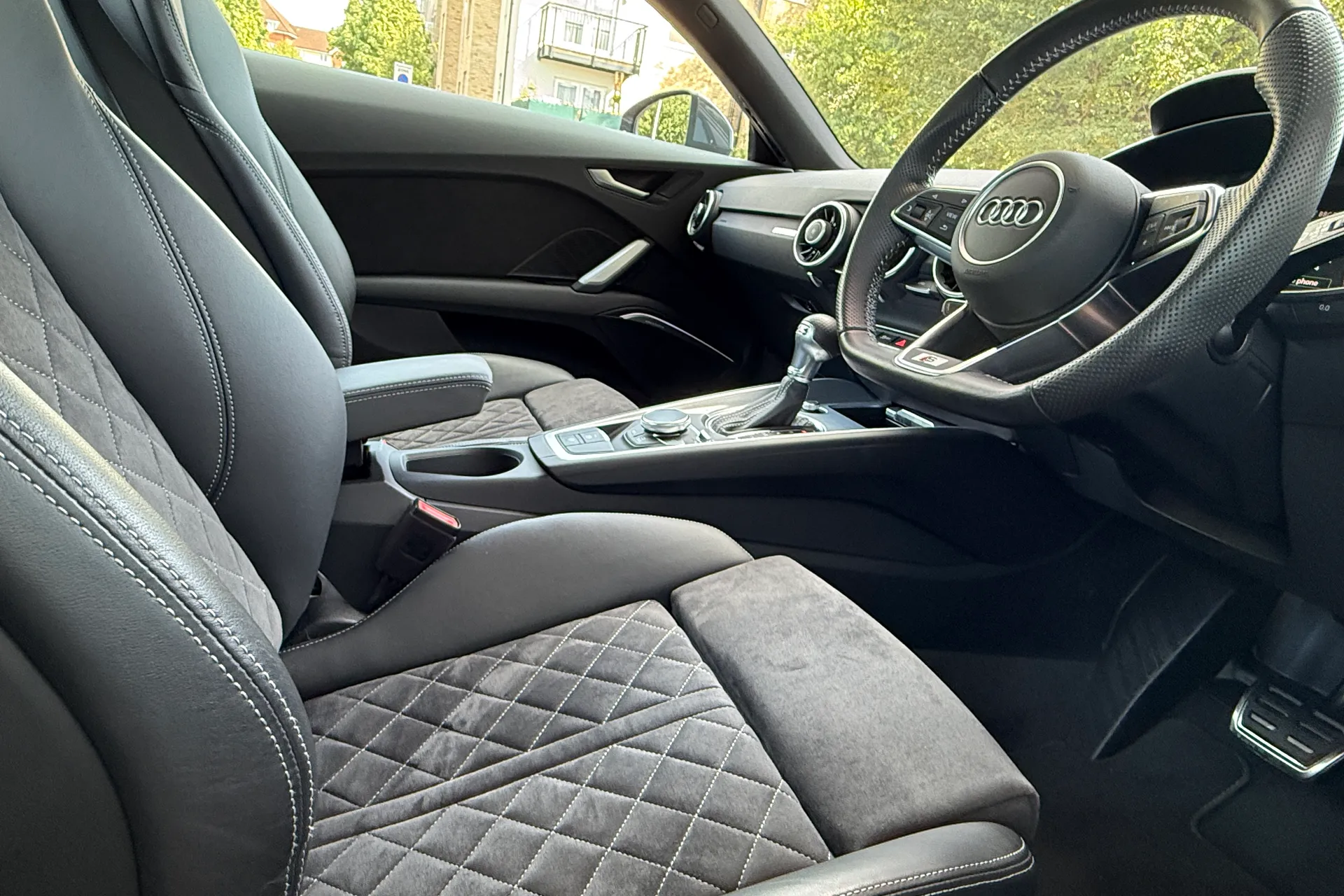 Audi TT thumbnail image number 24