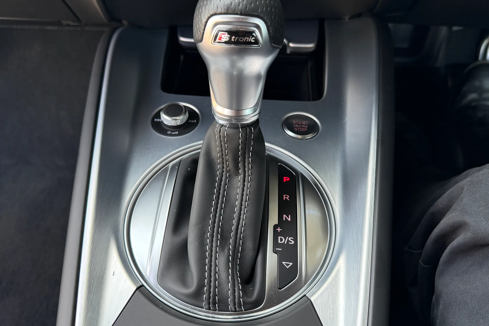 Audi TT thumbnail image number 15