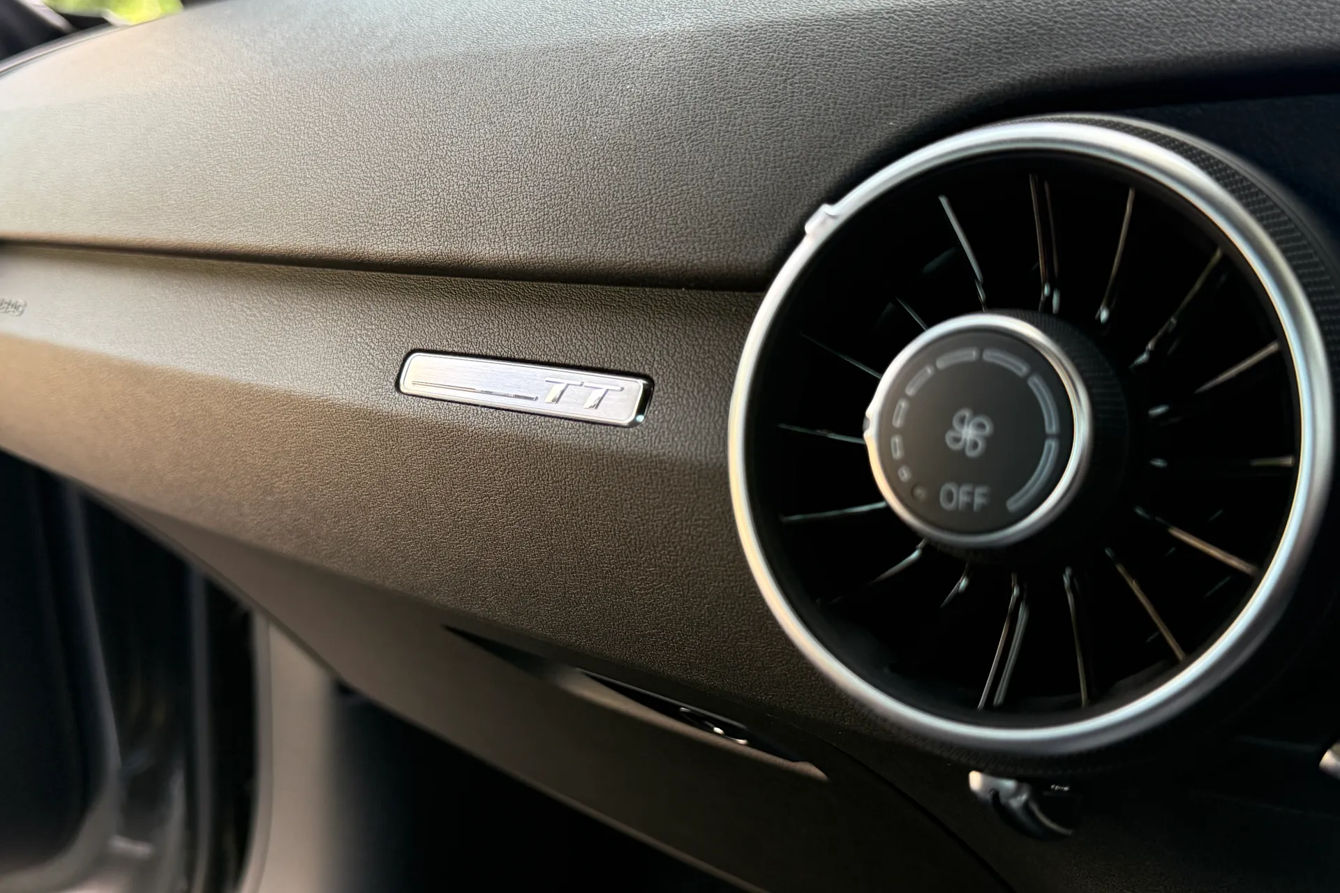 Audi TT thumbnail image number 17