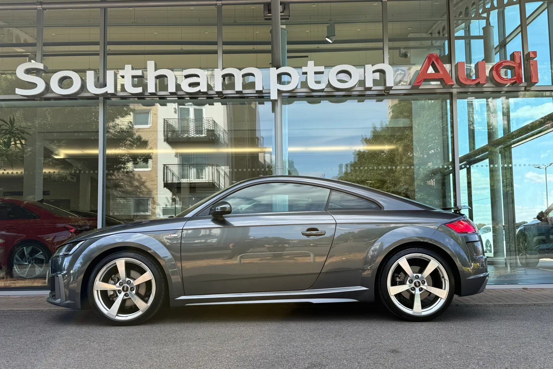 Audi TT thumbnail image number 30