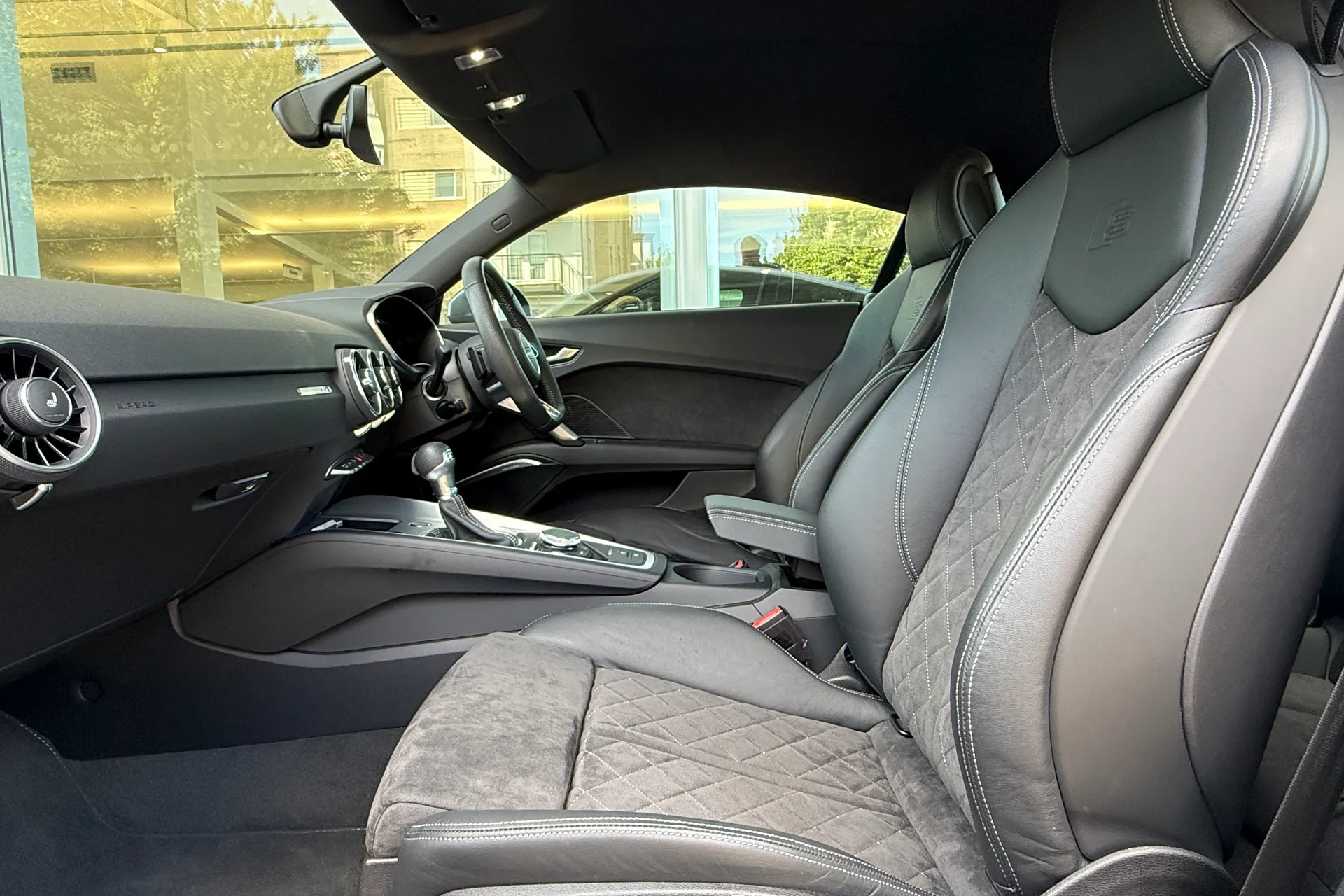 Audi TT thumbnail image number 32