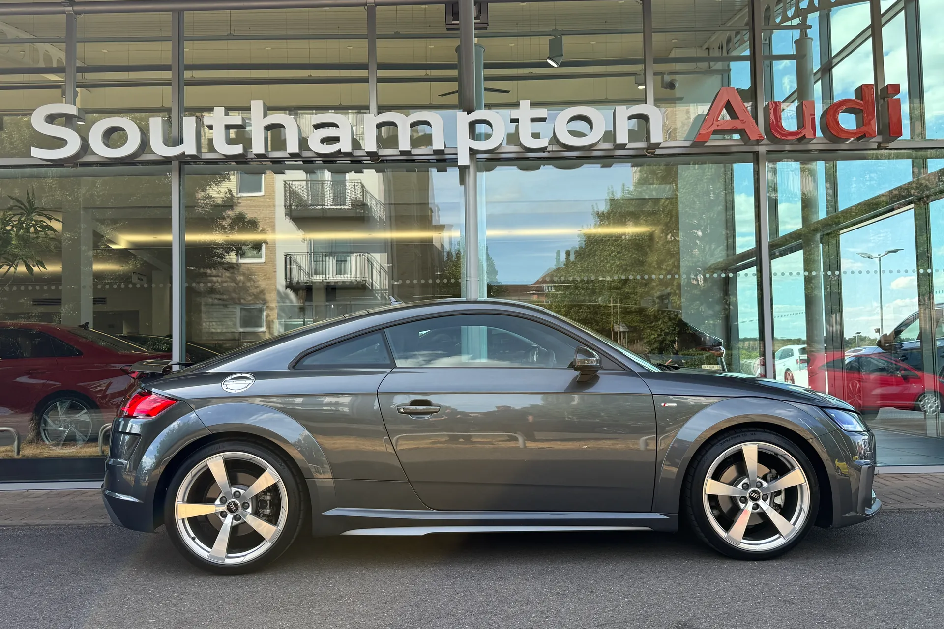 Audi TT thumbnail image number 4