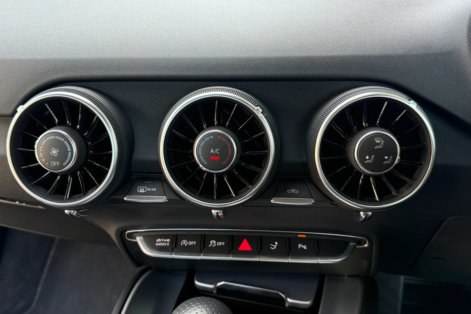 Audi TT thumbnail image number 16