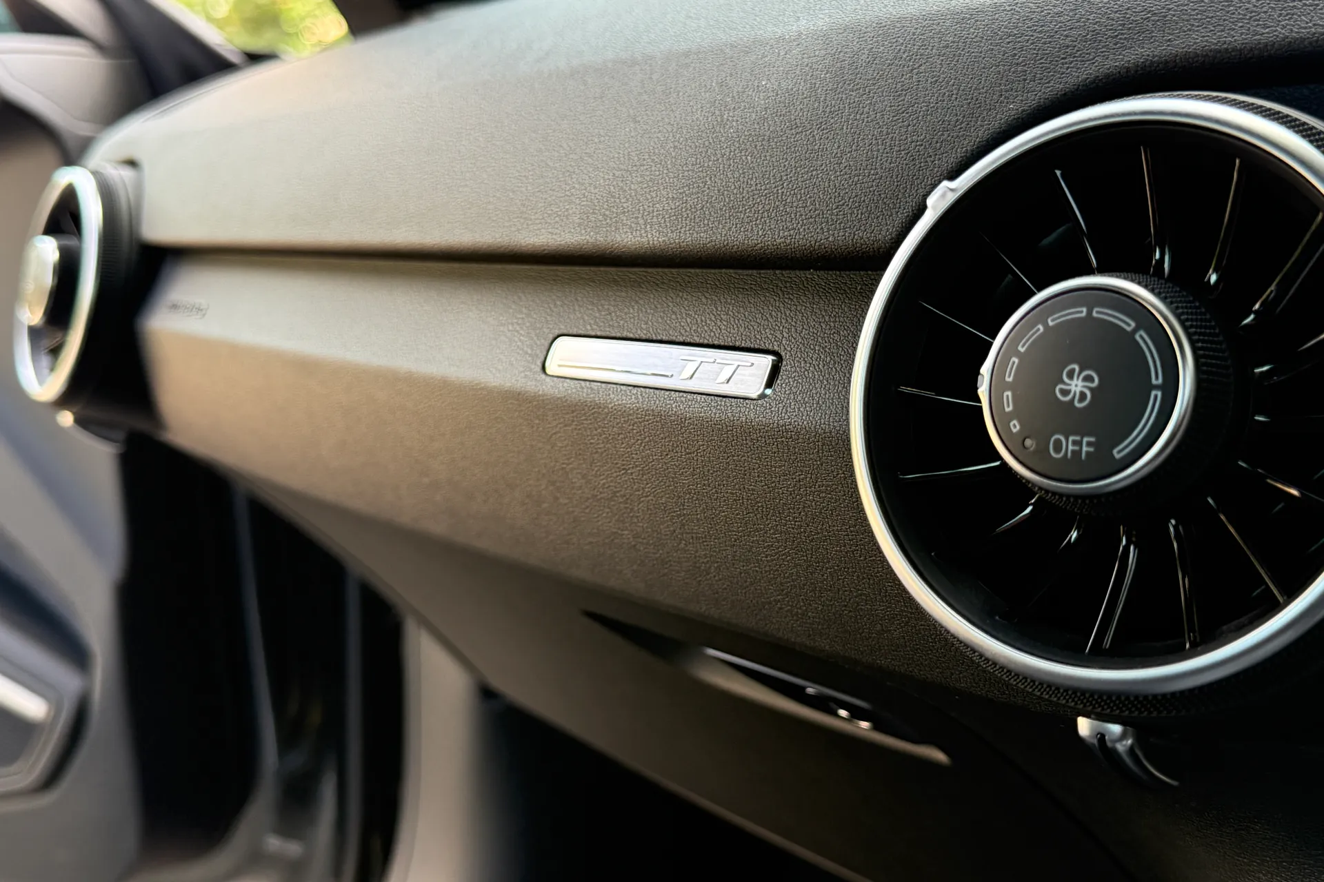Audi TT thumbnail image number 18