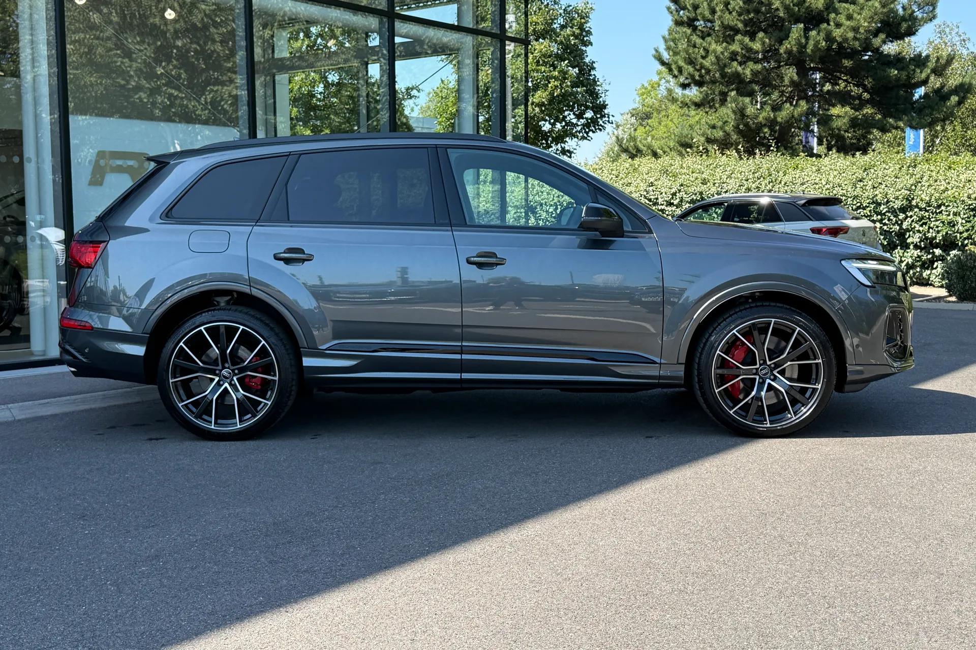 Audi Q7 thumbnail image number 2