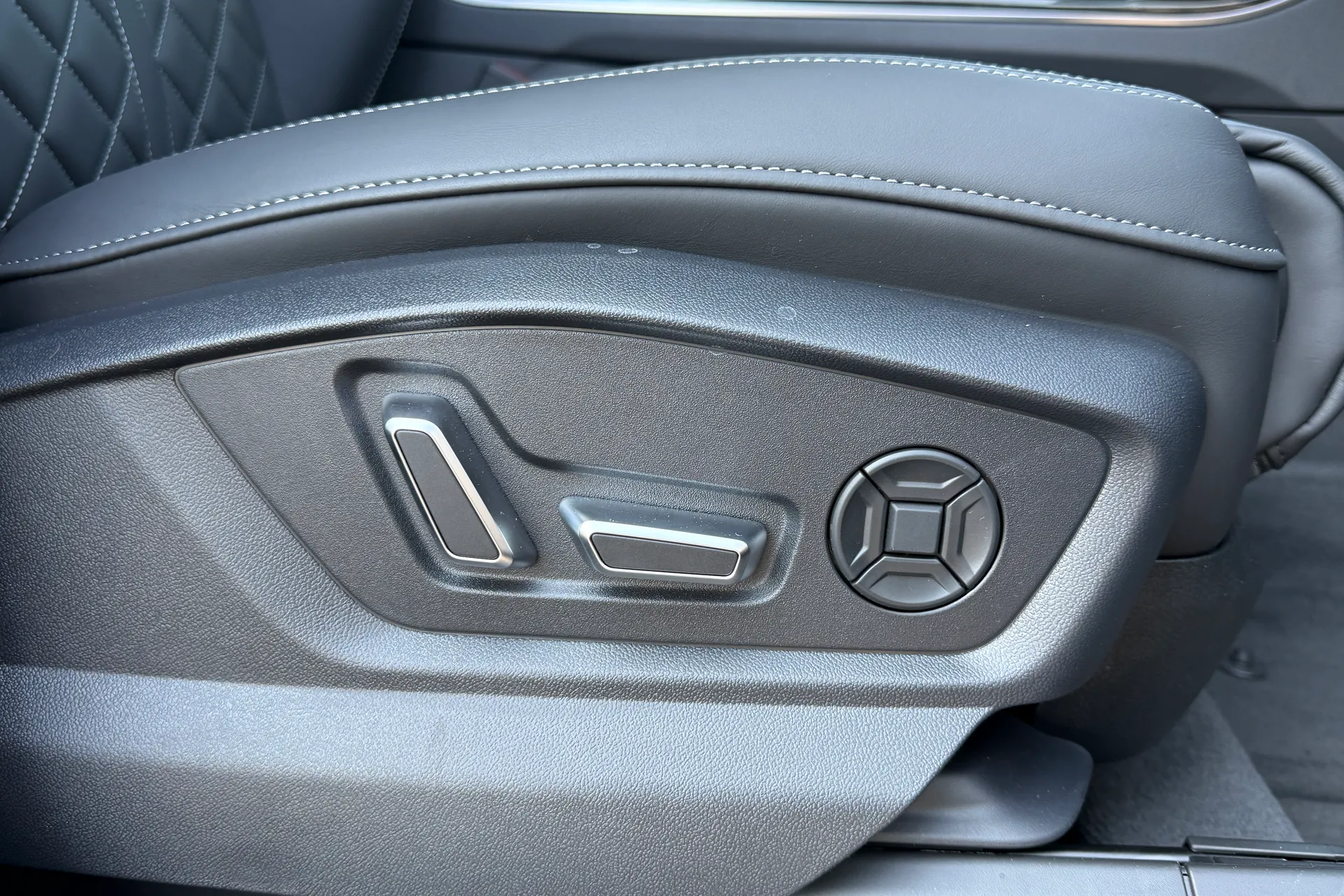 Audi Q7 thumbnail image number 40