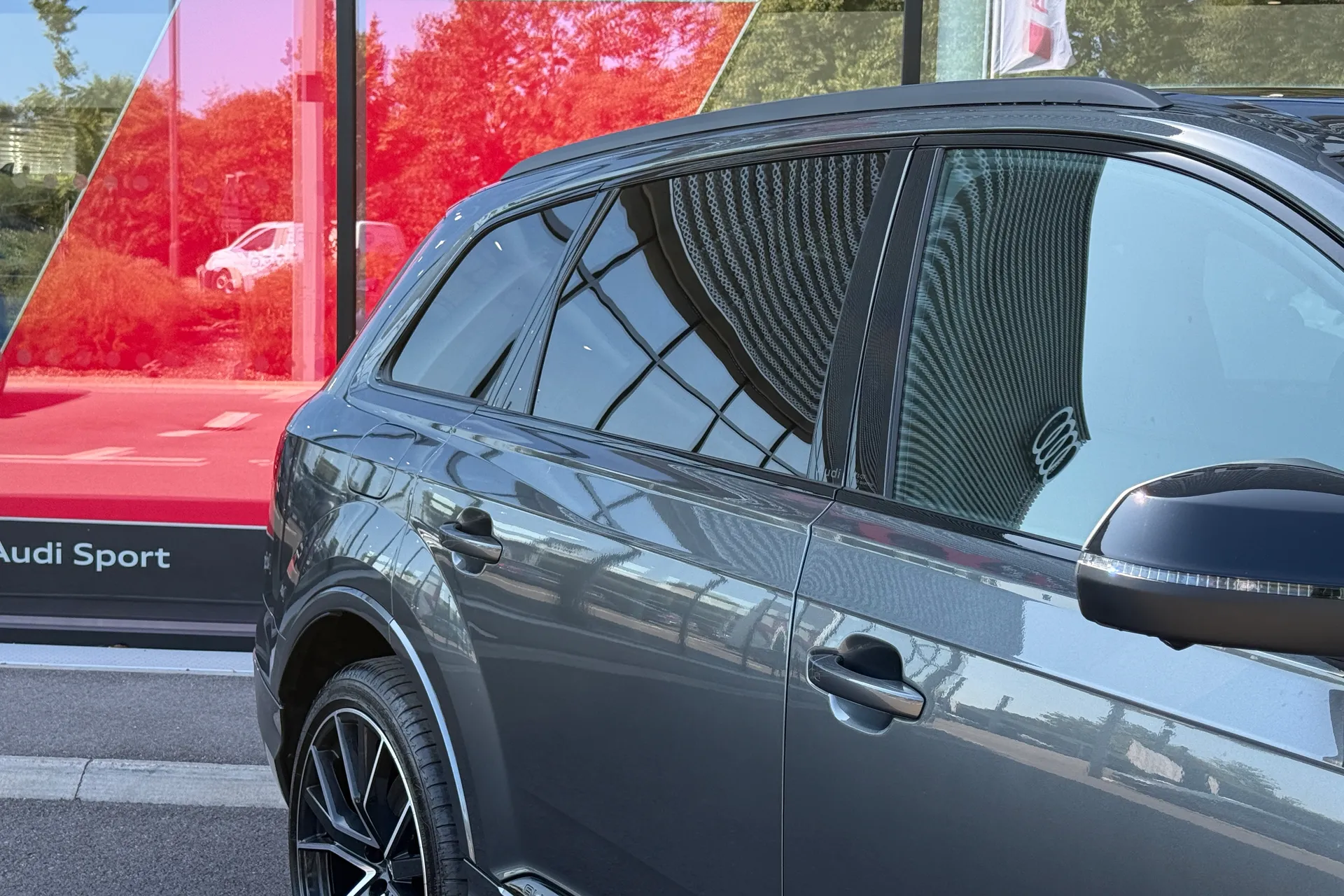 Audi Q7 thumbnail image number 23
