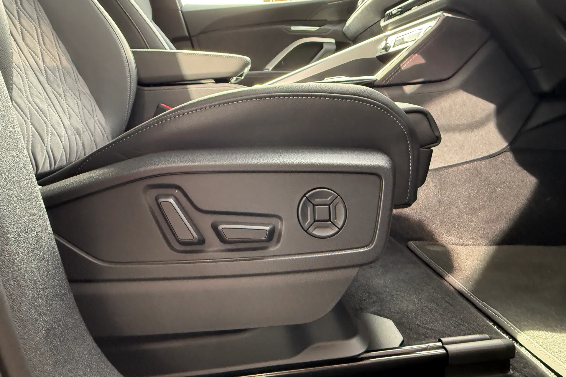 Audi Q5 thumbnail image number 9