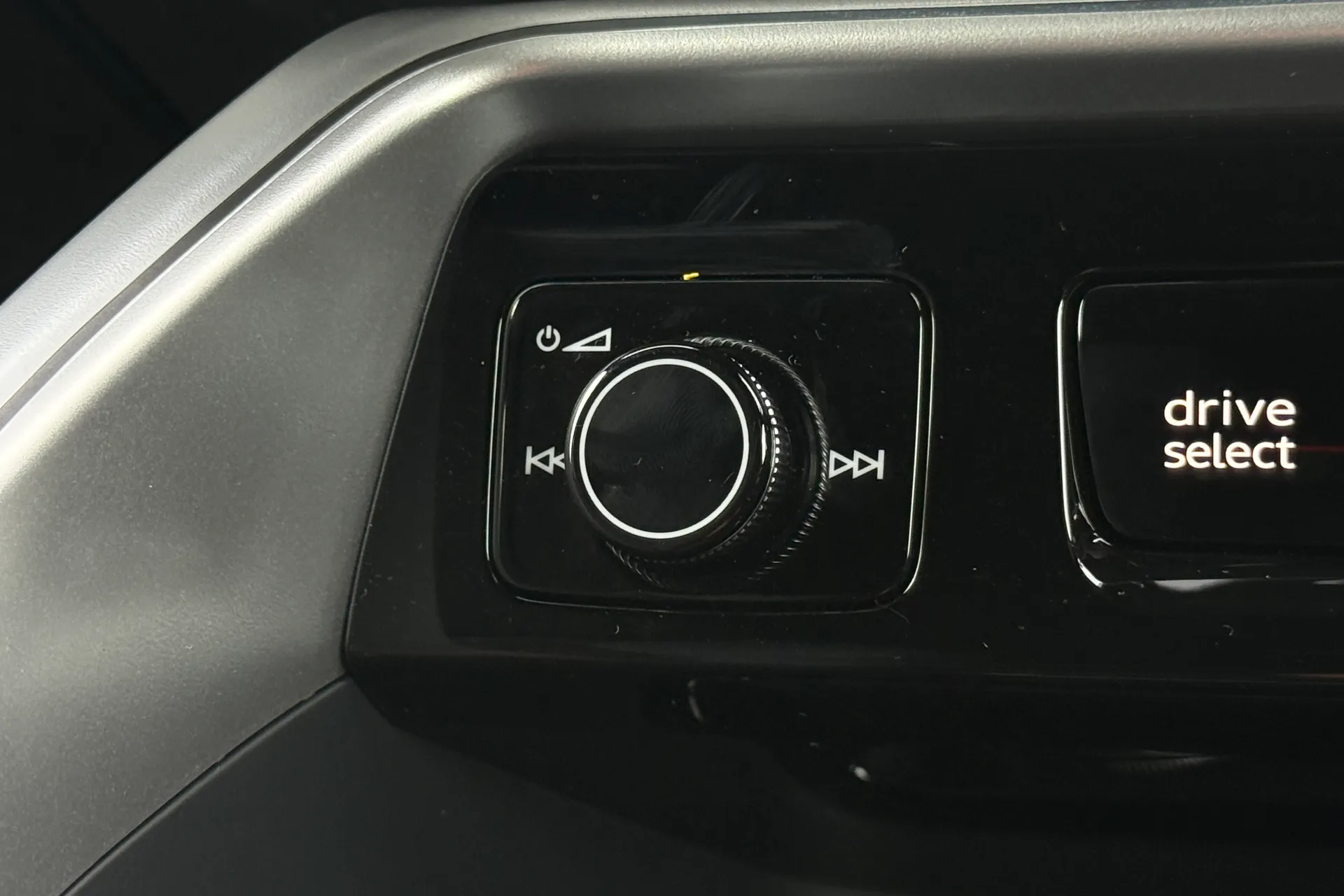 Audi Q5 thumbnail image number 23