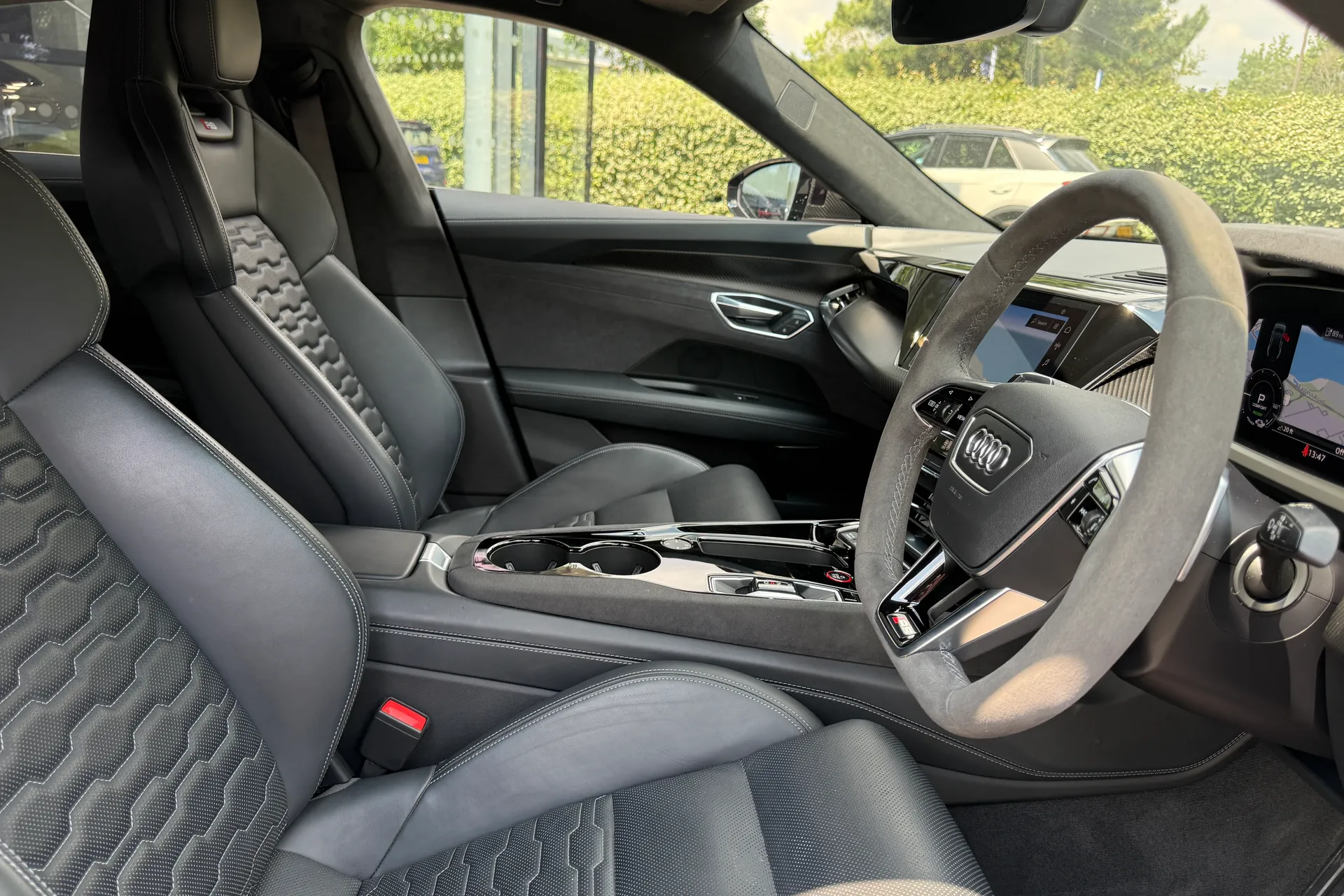 Audi RS e-tron GT thumbnail image number 36