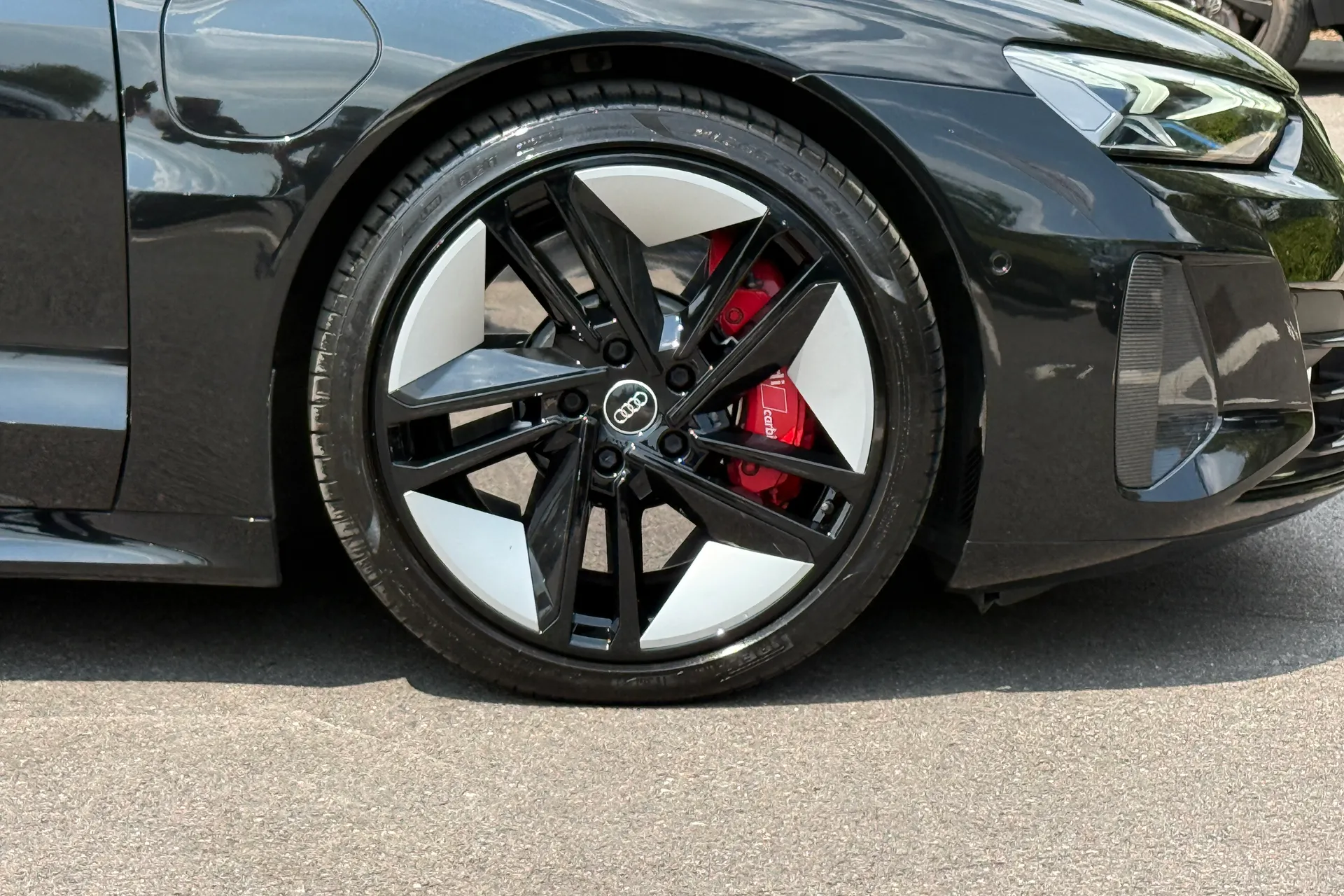 Audi RS e-tron GT thumbnail image number 17