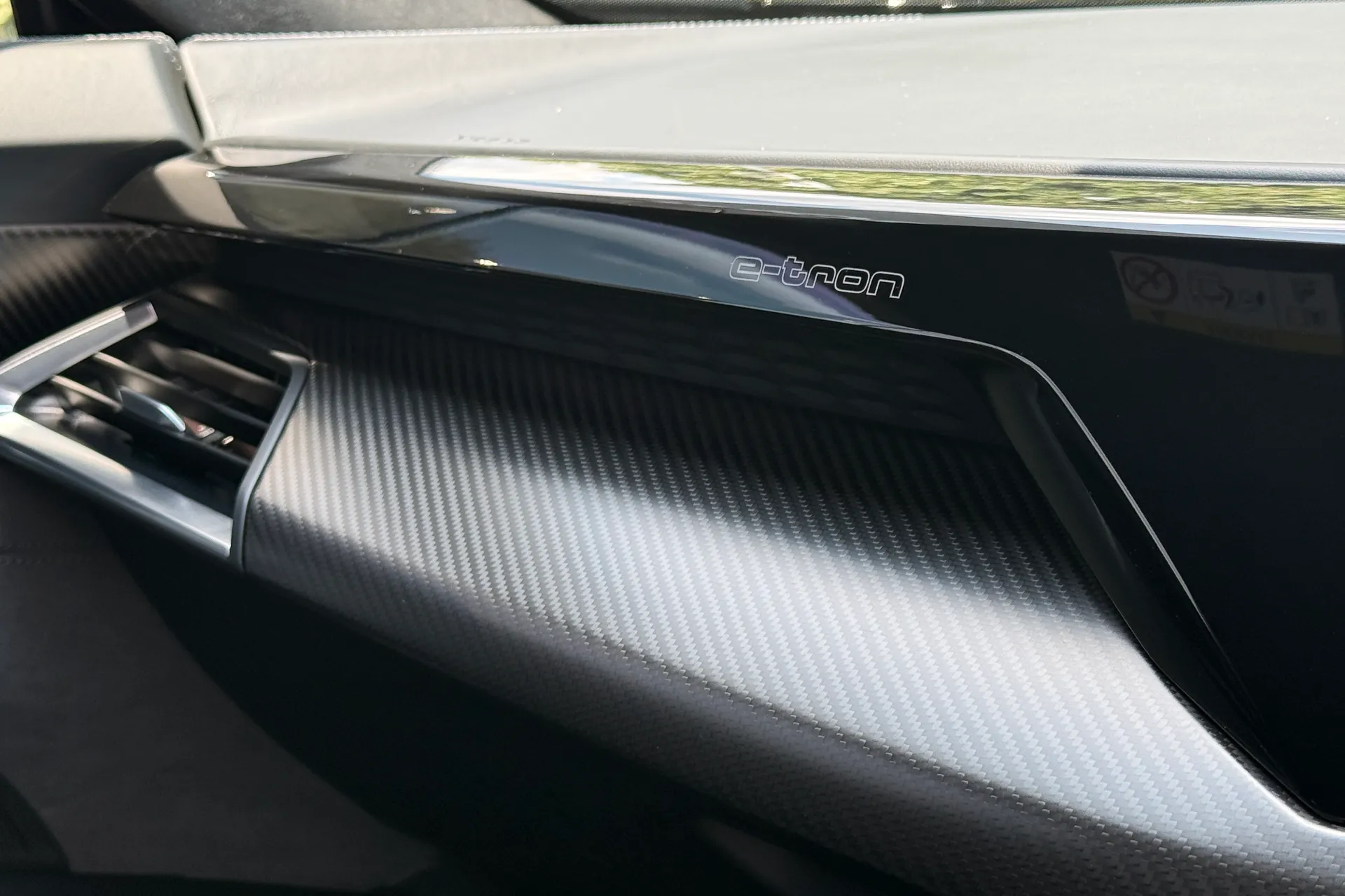 Audi RS e-tron GT thumbnail image number 31
