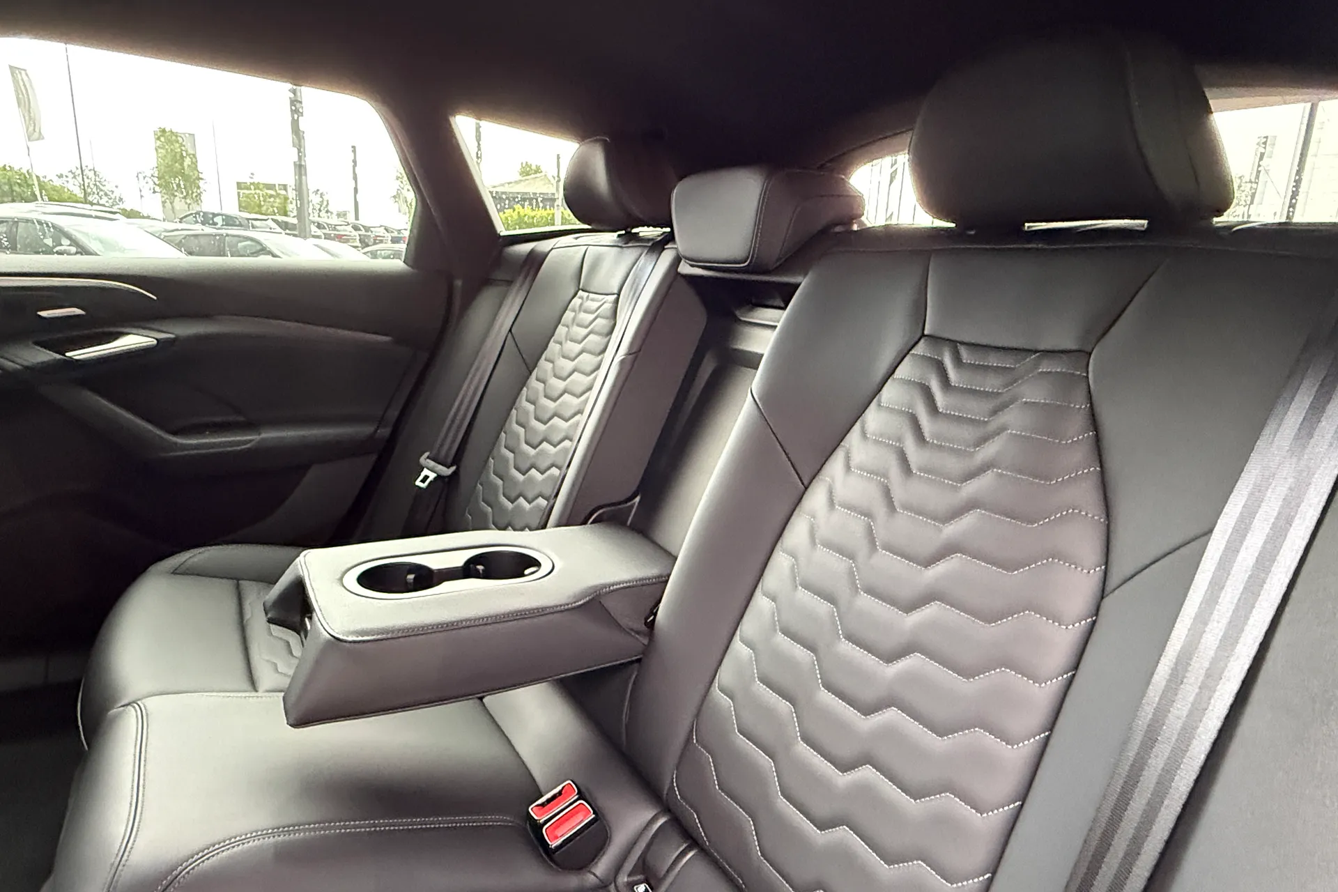 Audi A6 thumbnail image number 22