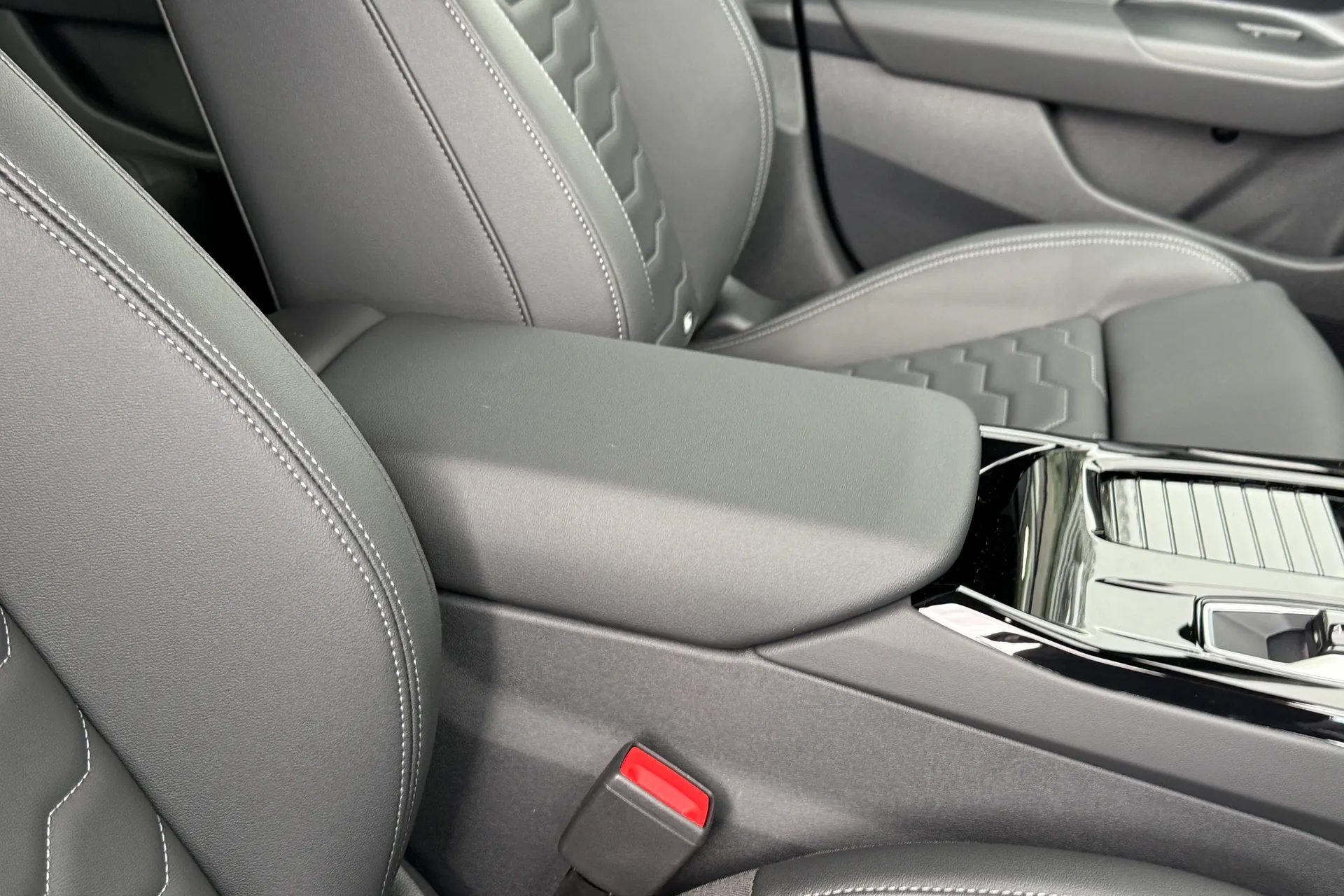 Audi A6 thumbnail image number 35