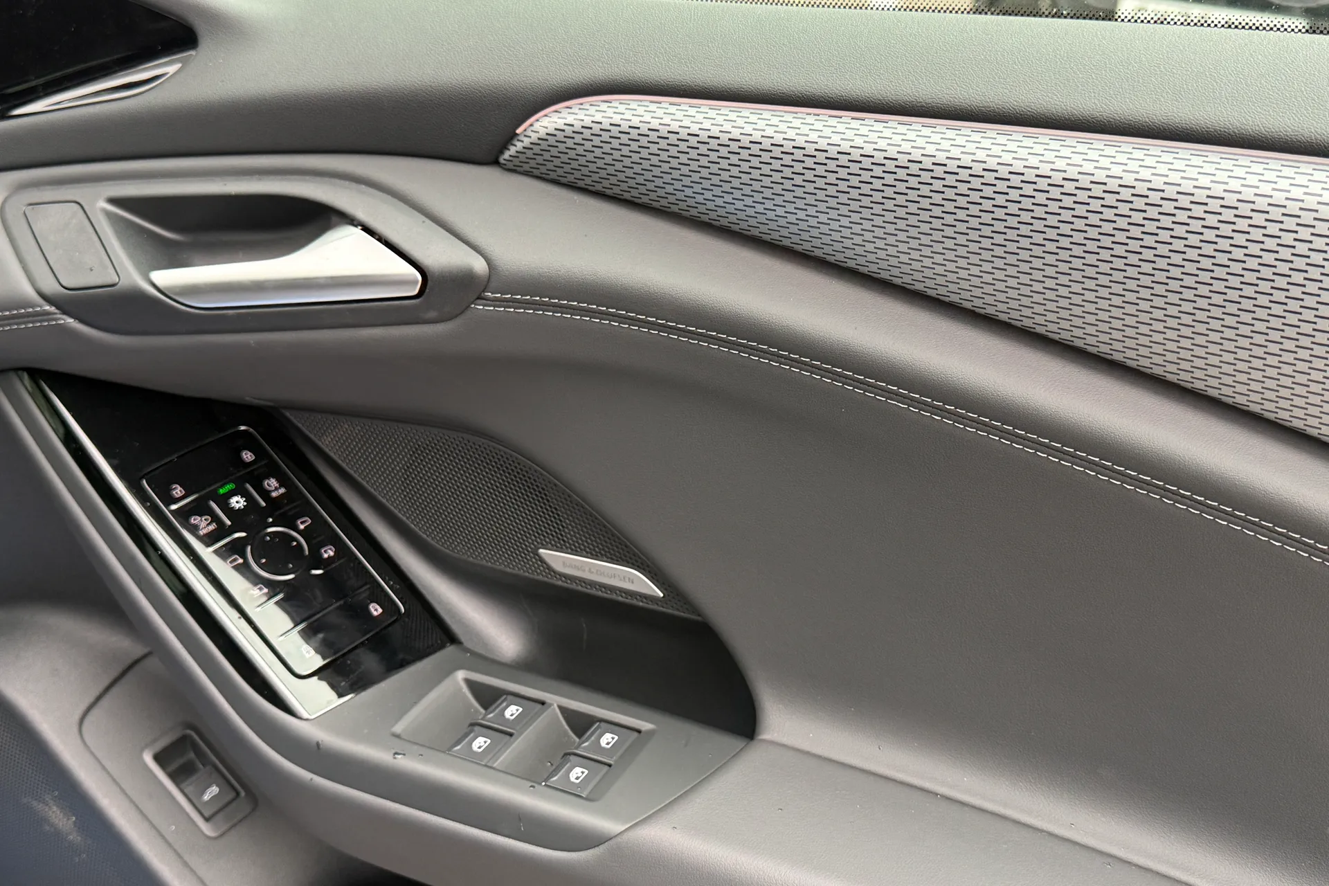 Audi A6 thumbnail image number 38