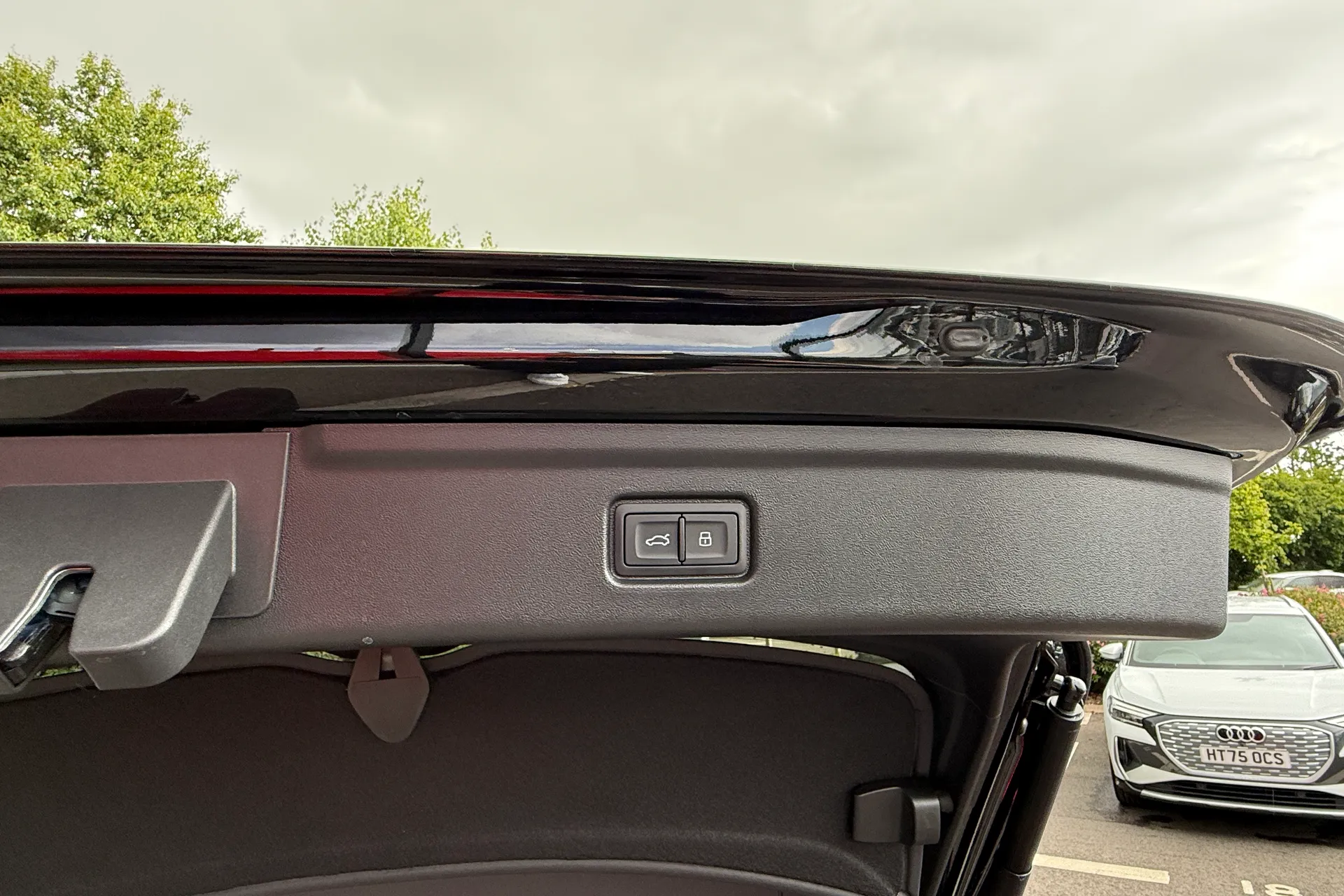 Audi A6 thumbnail image number 23