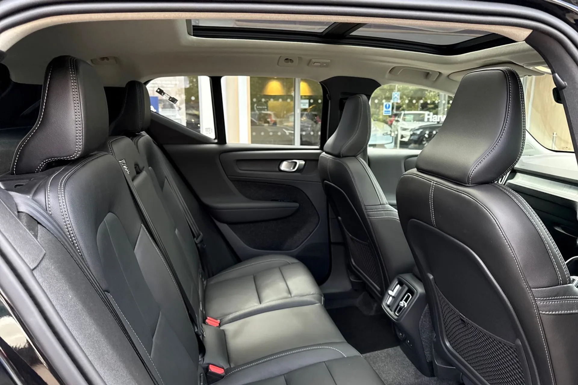 Volvo XC40 thumbnail image number 23
