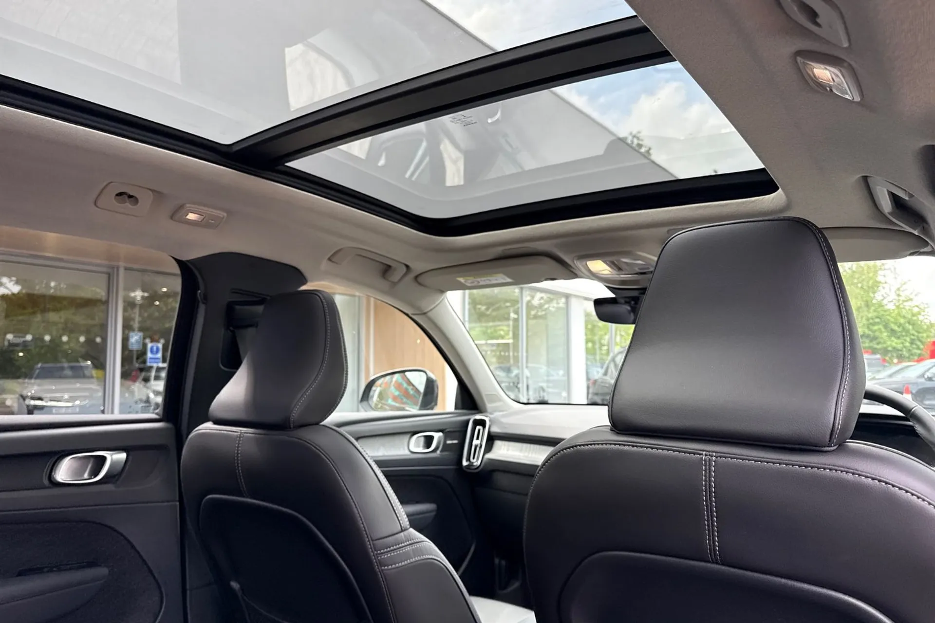 Volvo XC40 thumbnail image number 24