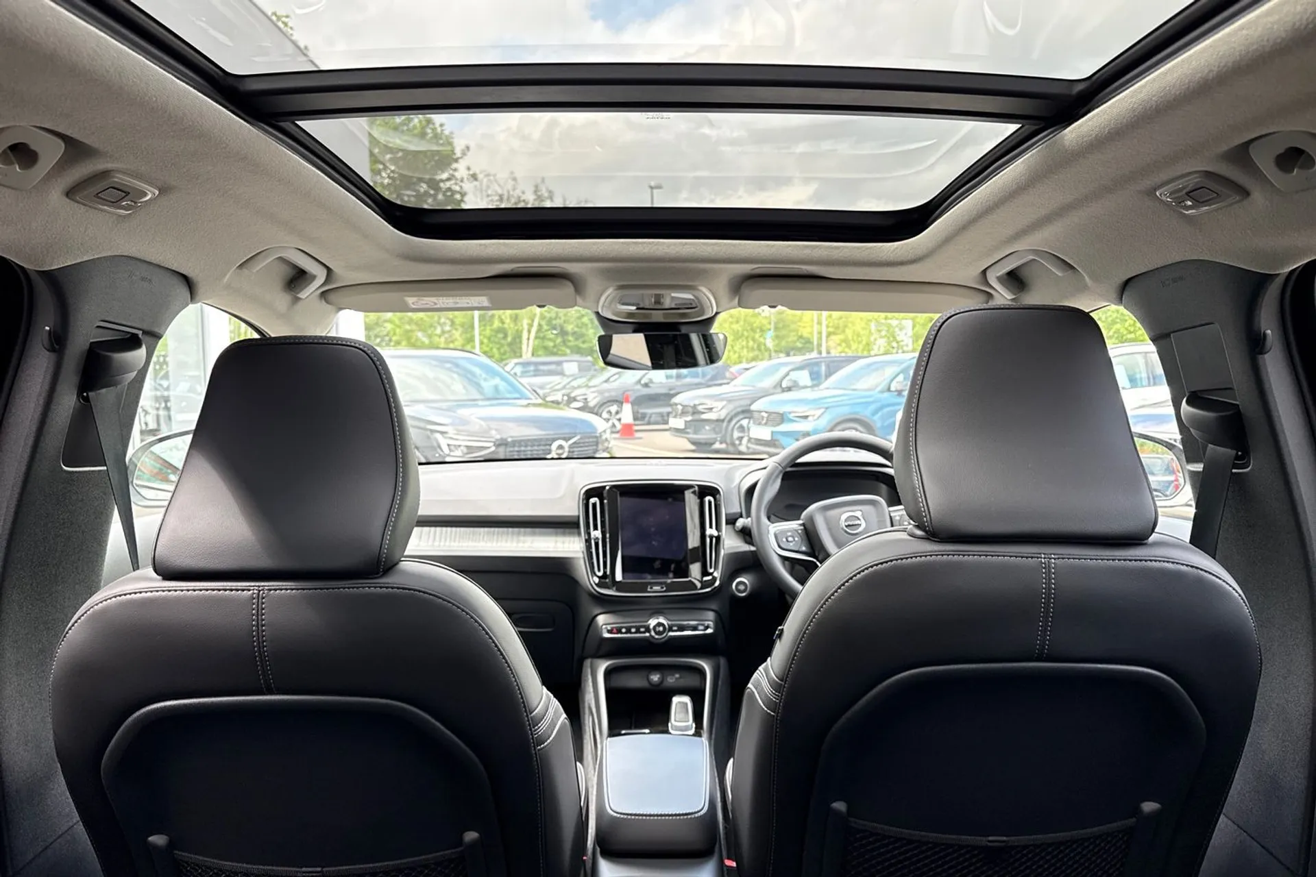 Volvo XC40 thumbnail image number 22
