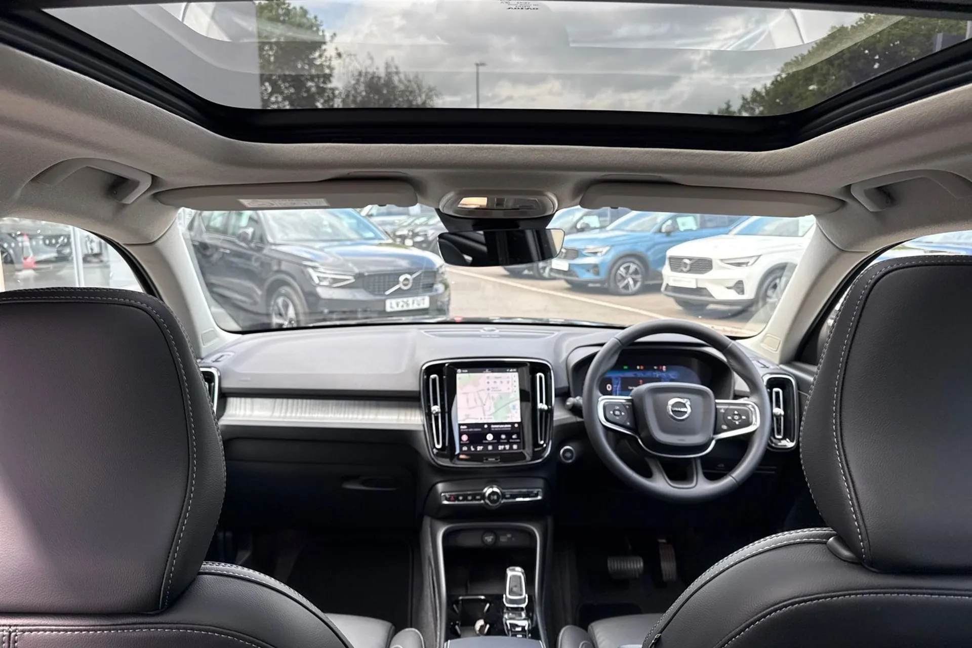 Volvo XC40 thumbnail image number 3