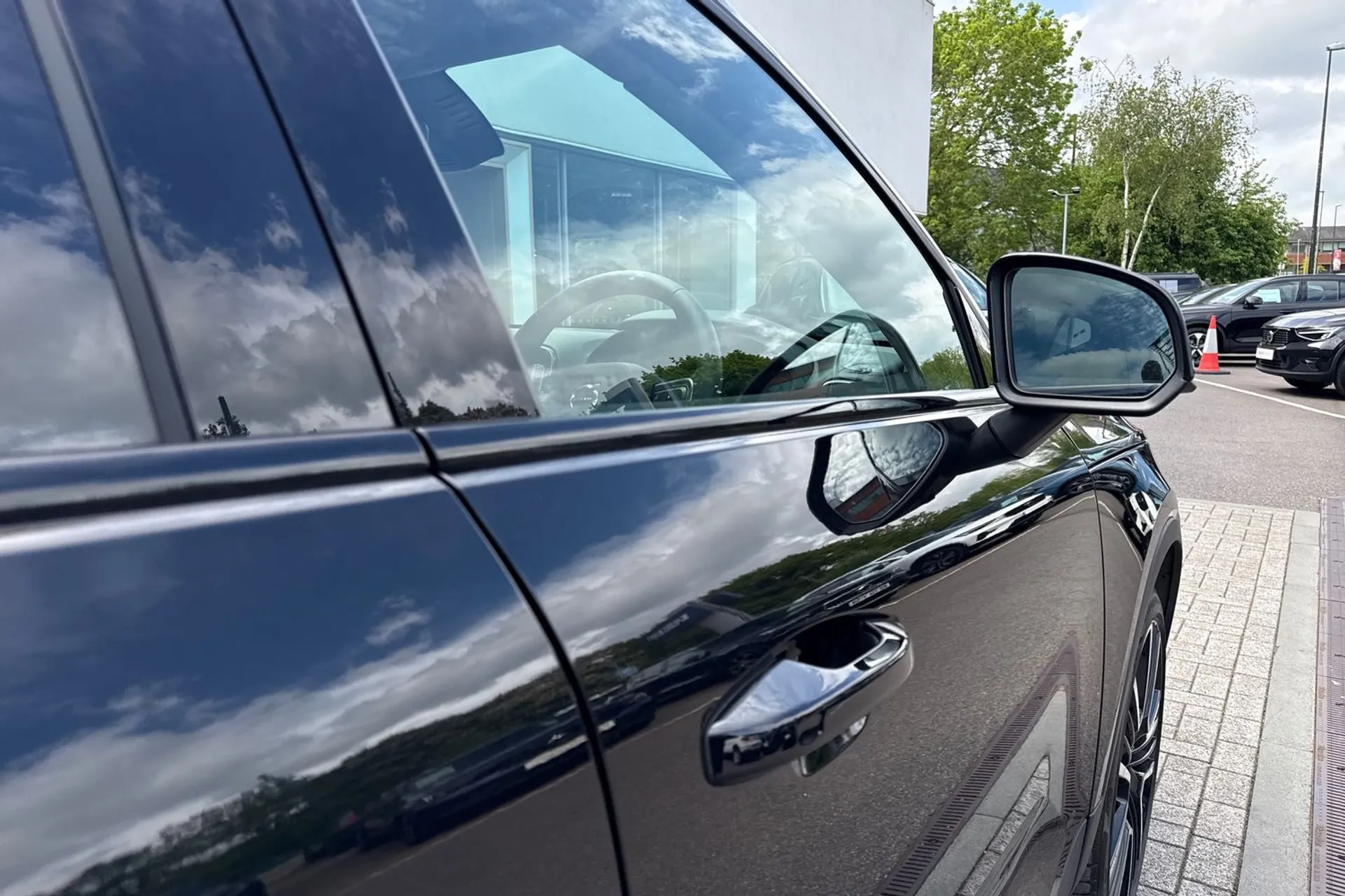Volvo XC40 thumbnail image number 17